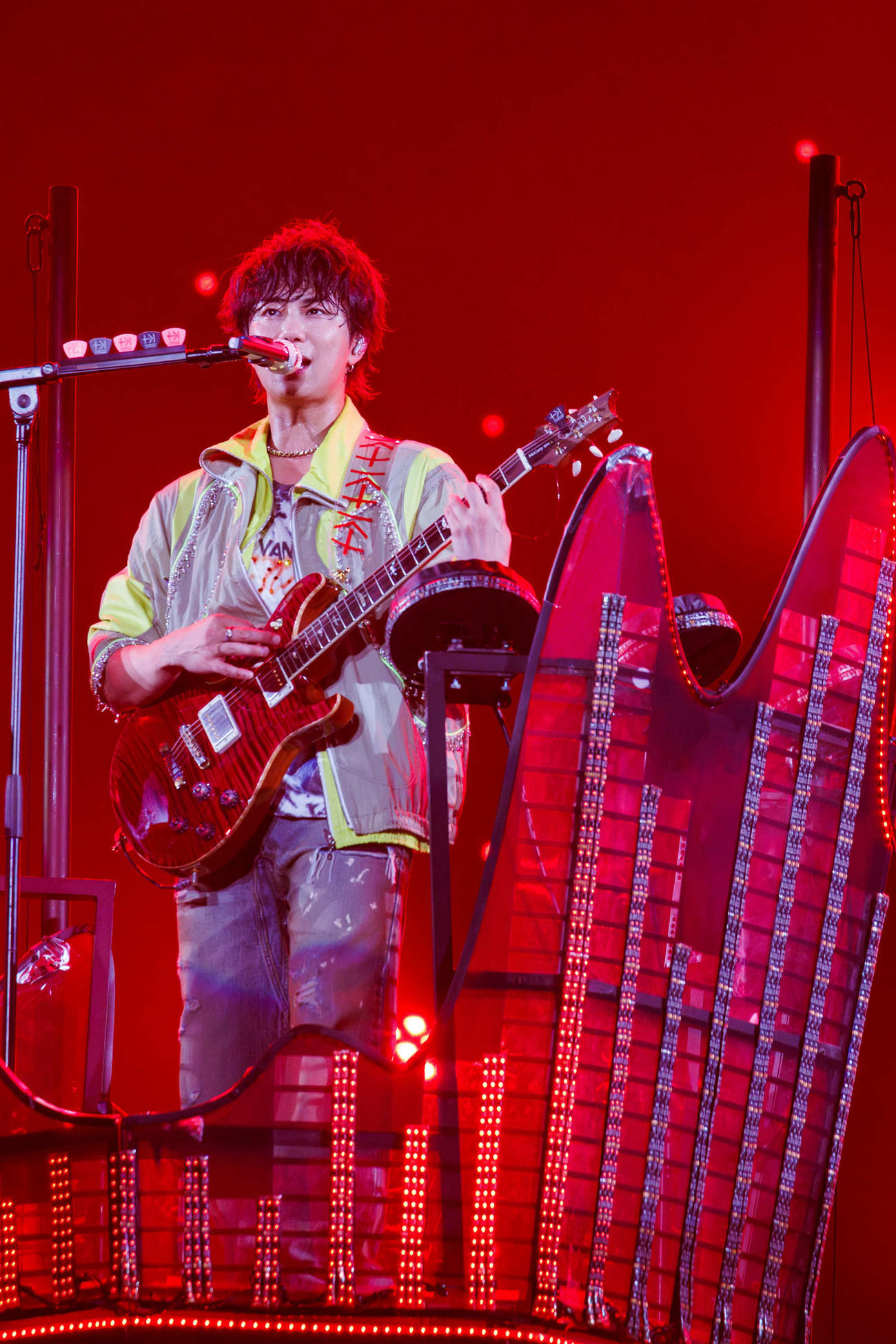全国ツアー最終公演でギター披露する北山宏光（（C）TOBE Co., Ltd.）
