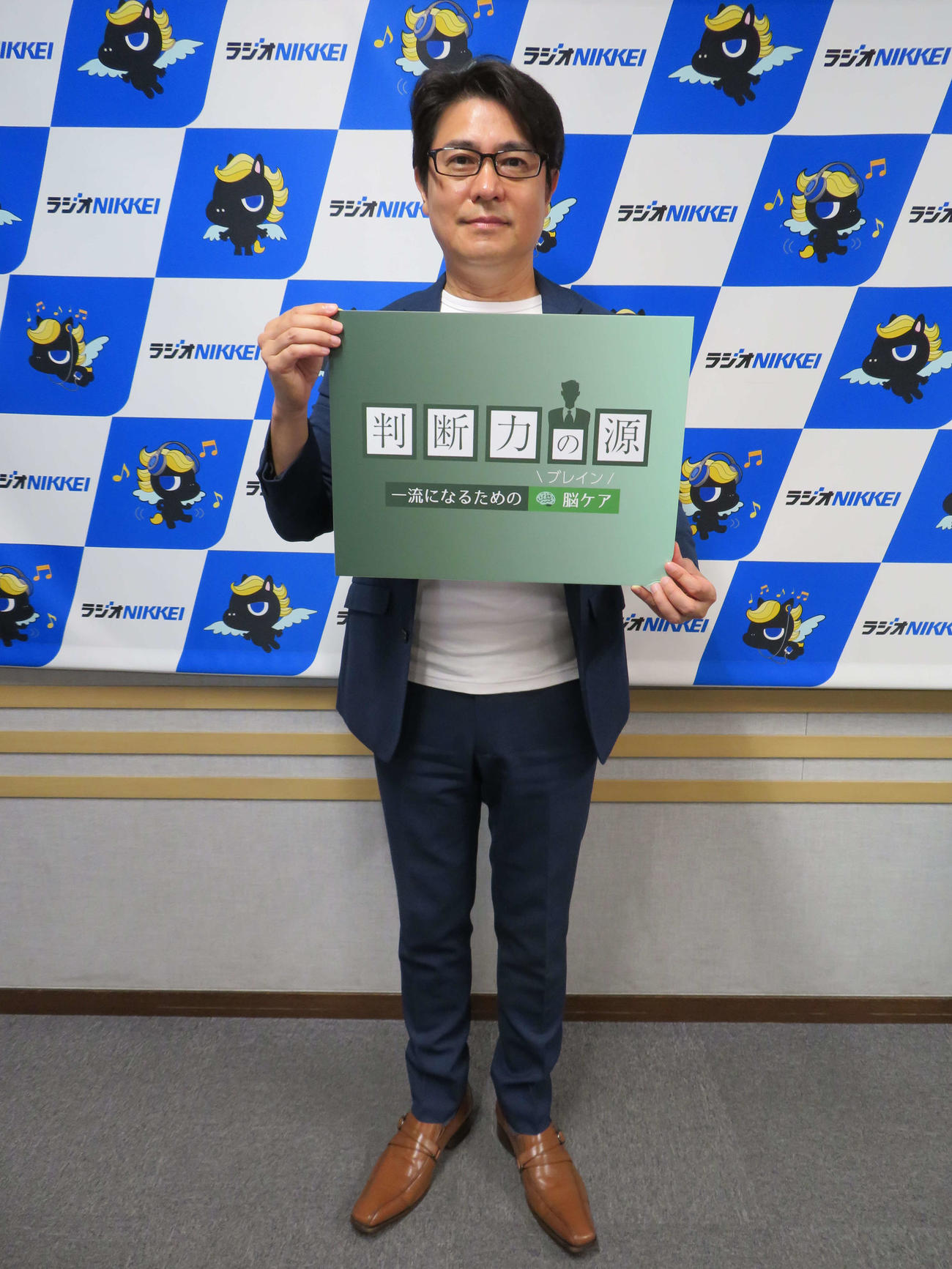 ラジオNIKKEI「判断力の源～一流になるための脳（ブレイン）ケア～」に出演した安東弘樹（撮影・村上幸将）