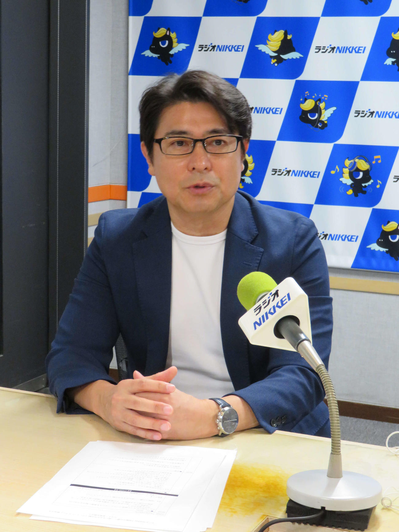 ラジオNIKKEI「判断力の源～一流になるための脳（ブレイン）ケア～」に出演した安東弘樹（撮影・村上幸将）