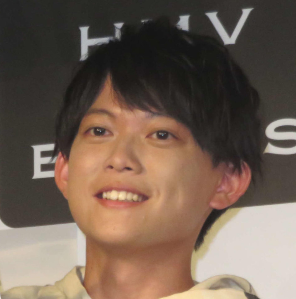 松丸亮吾（2022年撮影）