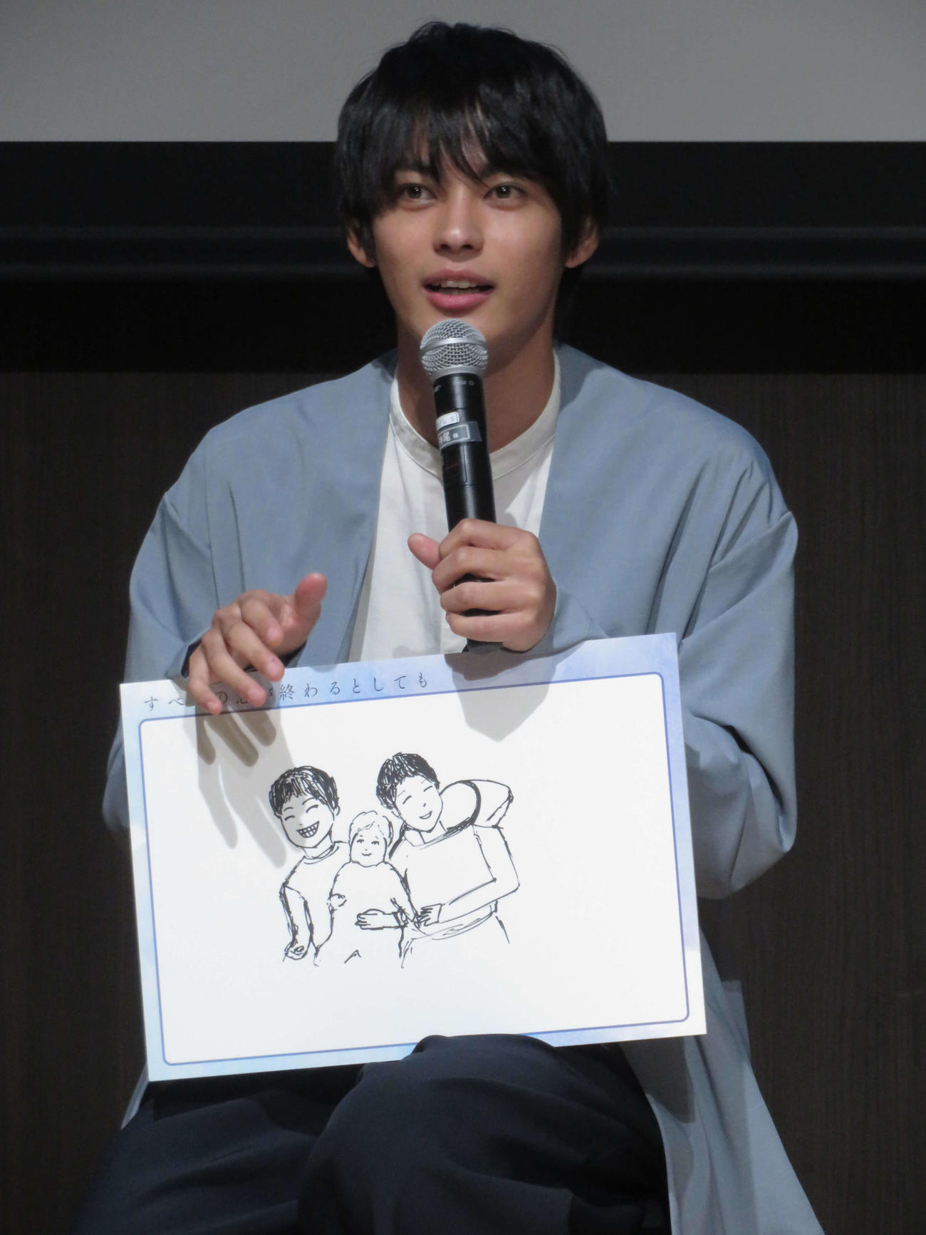 思い出の記憶を絵で表現する神尾楓珠