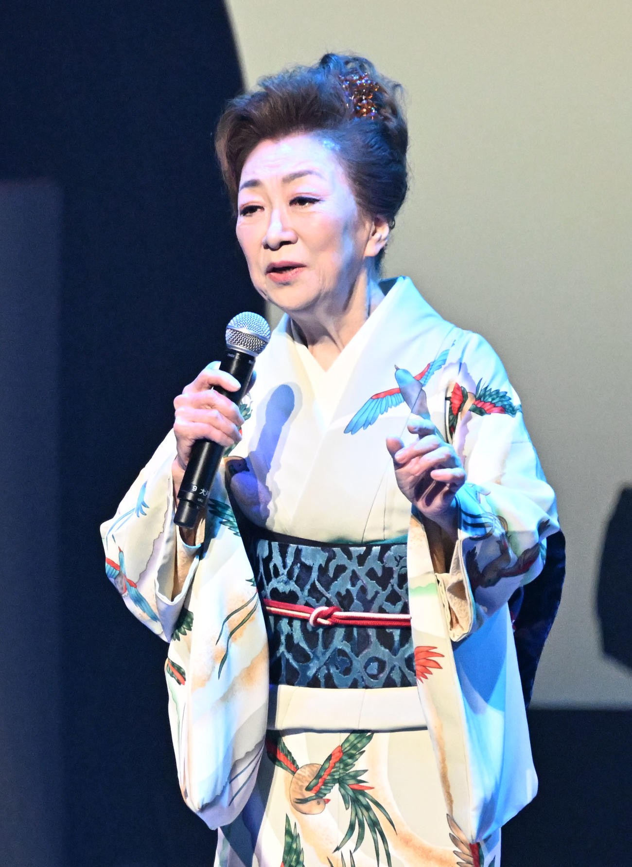 「令和・歌の祭典2025」で歌唱する大月みやこ（撮影・千葉一成）