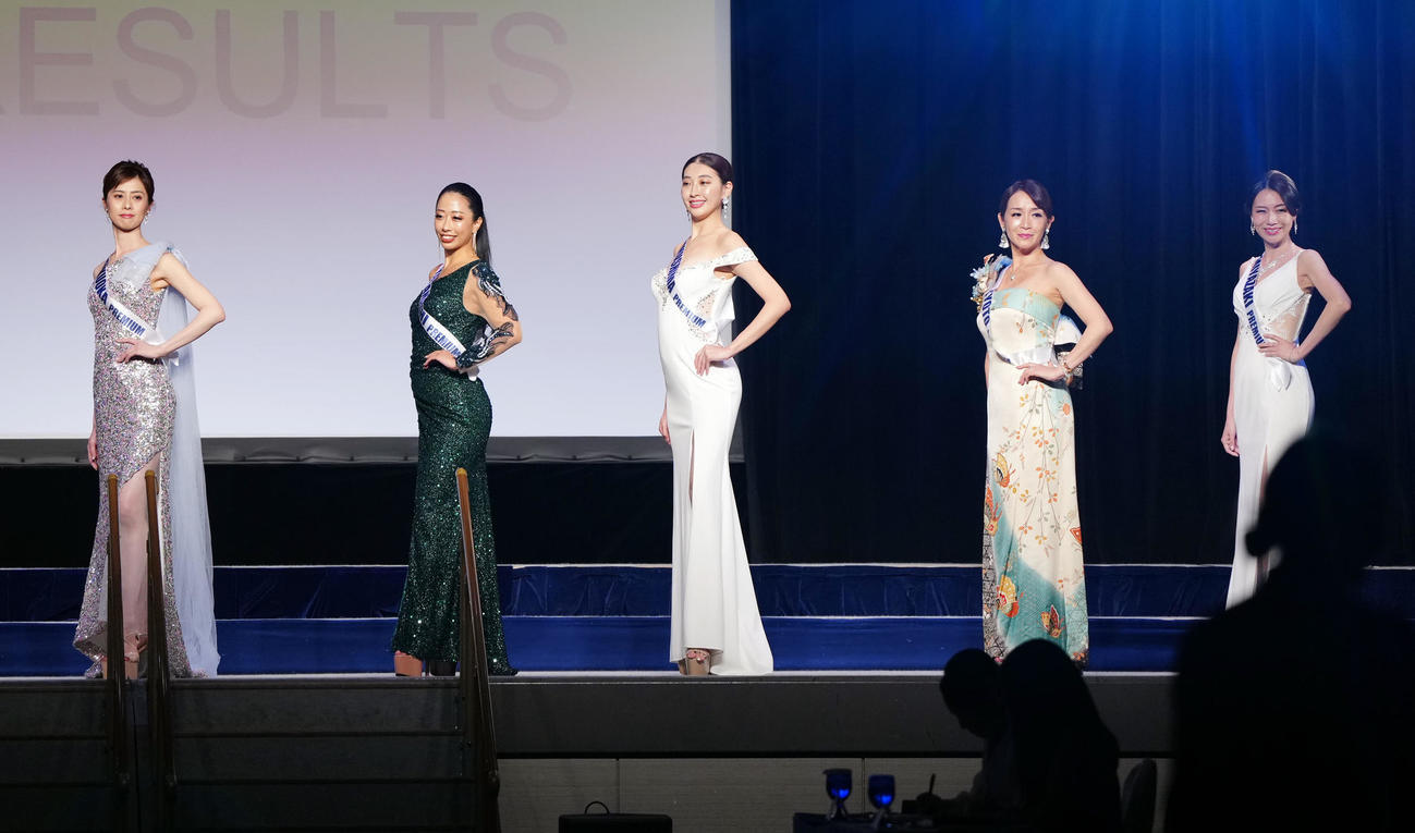 「2025ミス・ジャパン・プレミアム」日本大会の1次セッションを通過したファイナリスト（撮影・江口和貴）