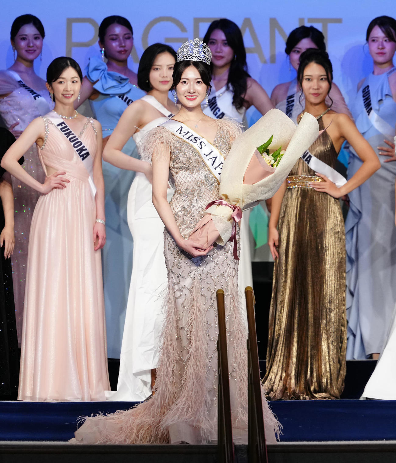 「2025ミス・ジャパン」日本大会でグランプリに輝いた神奈川県代表の仲道真理子さん（中央）（撮影・江口和貴）