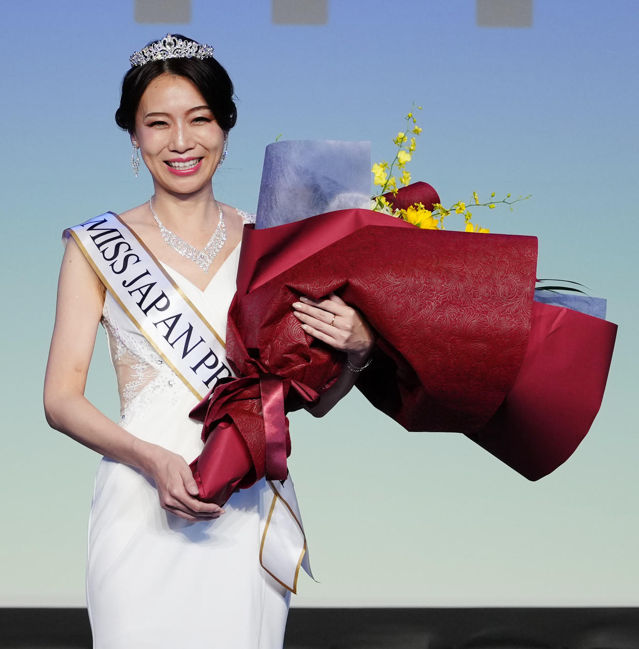 「2025ミス・ジャパン・プレミアム」日本大会でグランプリに輝いた宮崎県代表の阿部真美さん（撮影・江口和貴）