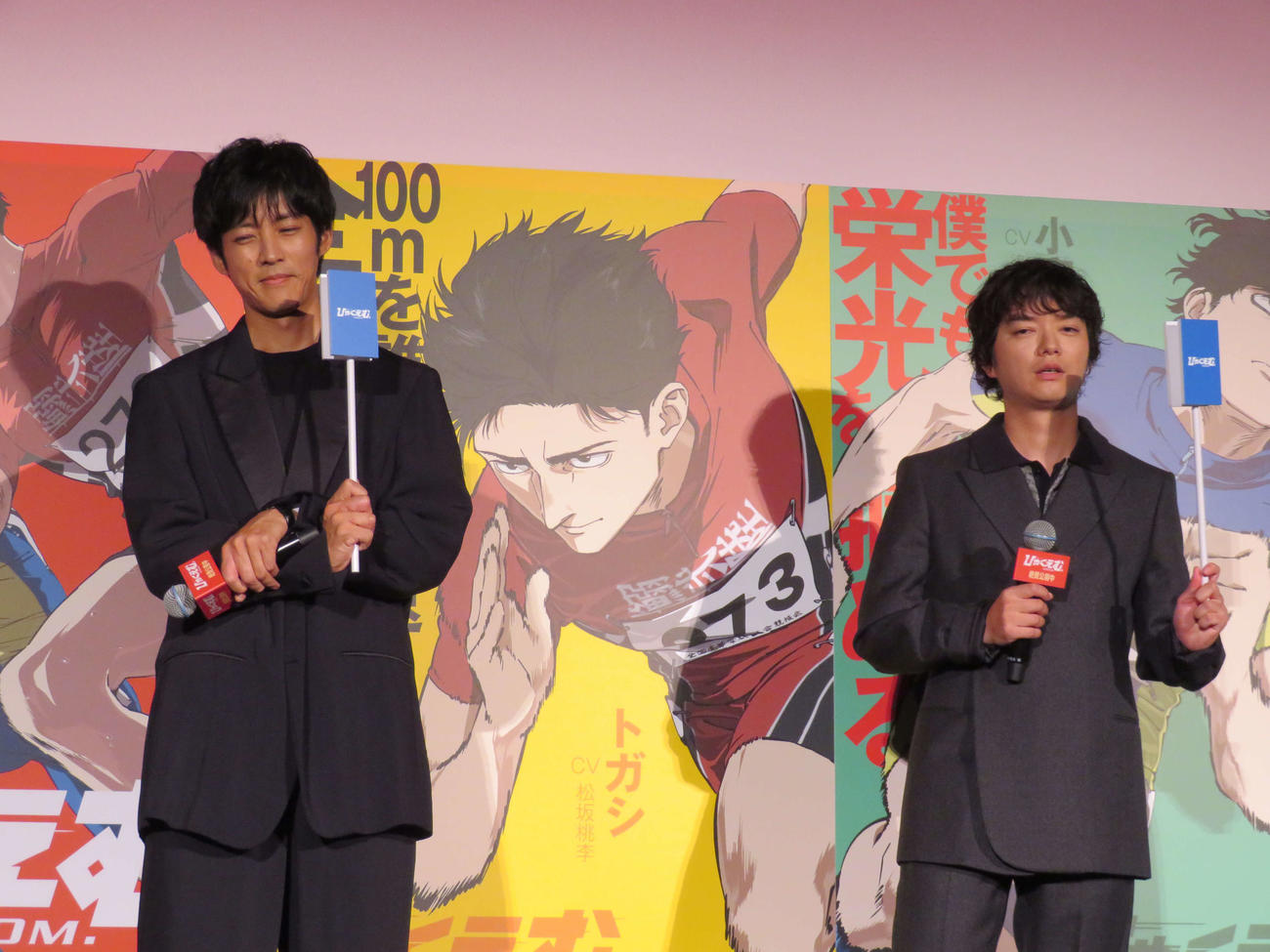 アニメ映画「ひゃくえむ。」公開御礼舞台あいさつに登壇した松坂桃李（左）と染谷将太（撮影・村上幸将）