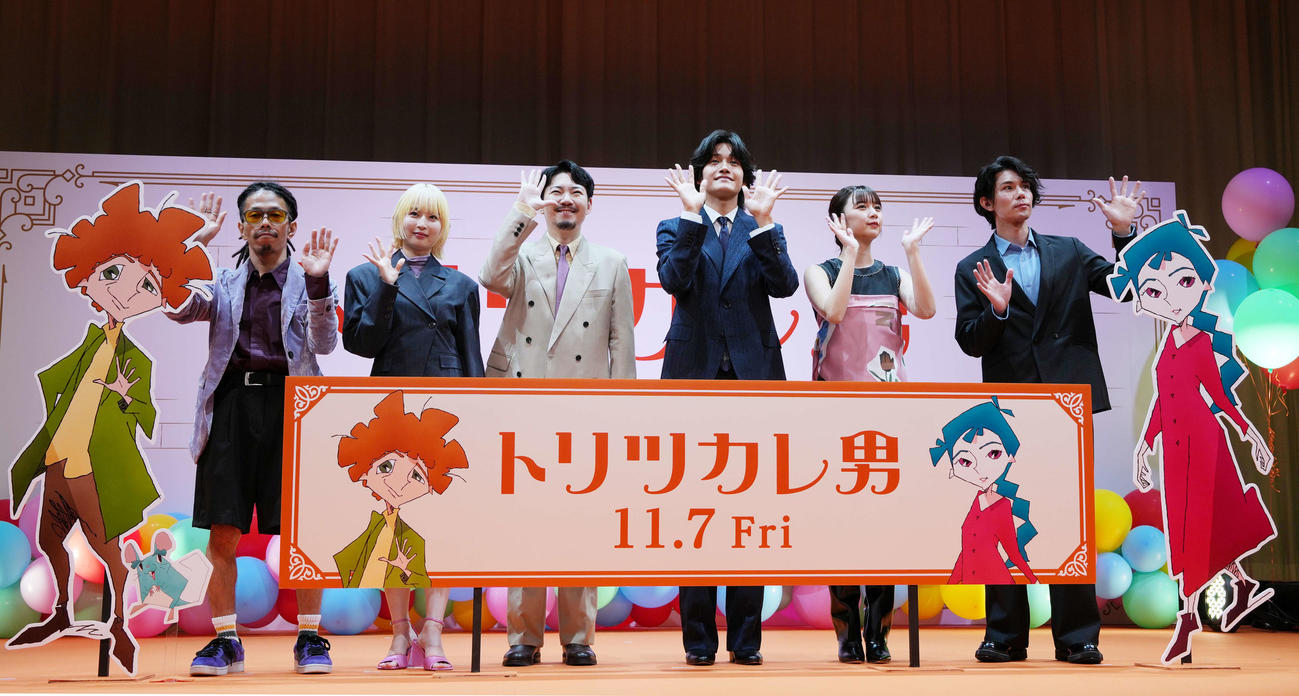 映画「トリツカレ男」プレミア上映会に登場する、左からモリシー、PORIN、Atagi、佐野晶哉、上白石萌歌、柿沢勇人（撮影・小島史椰）