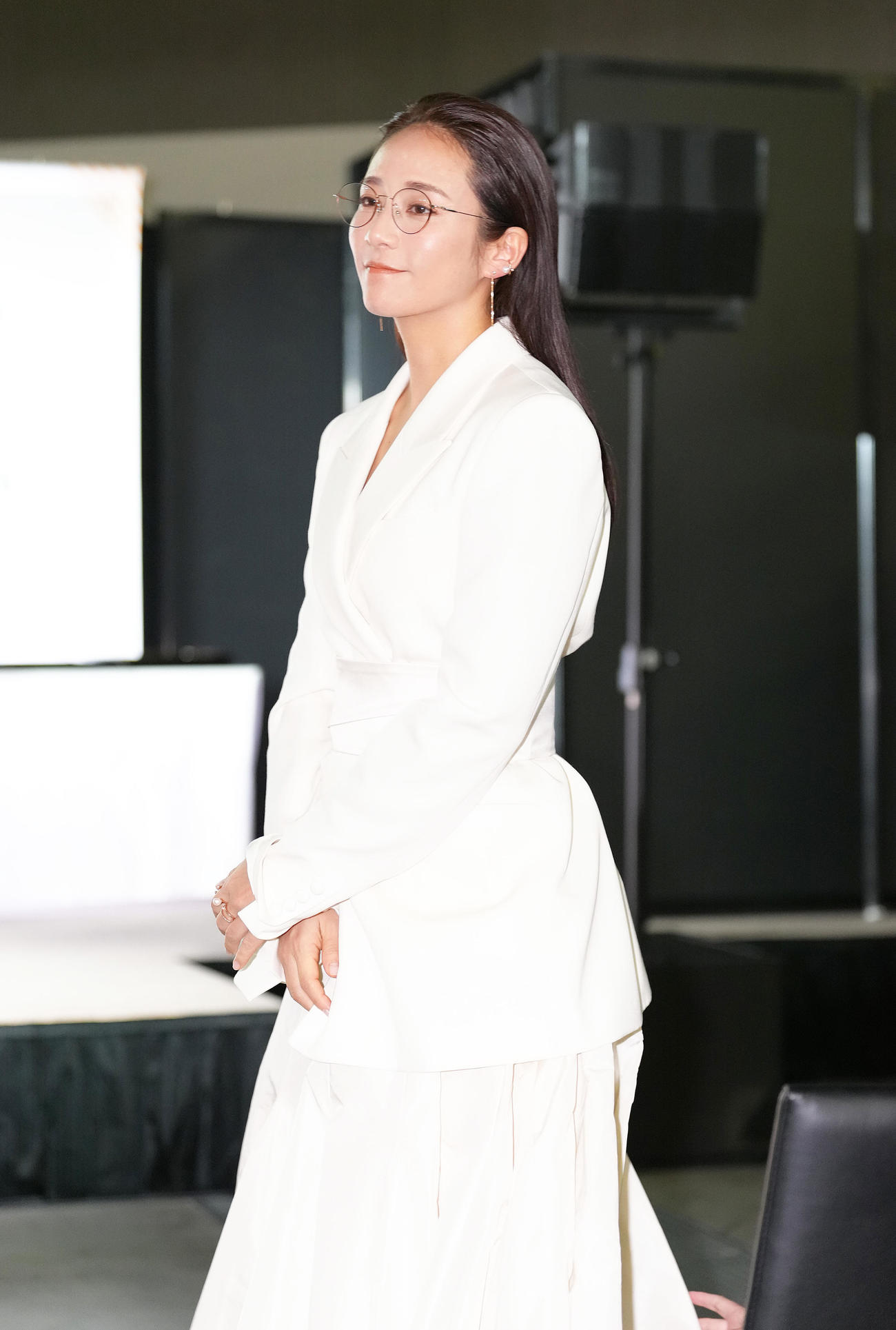 日本メガネベストドレッサー賞表彰式で笑顔を見せる木村文乃（撮影・足立雅史）
