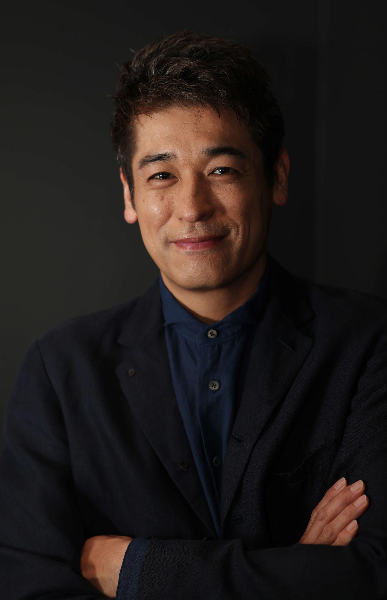 柔らかな笑みを浮かべる佐藤隆太（撮影・浅見桂子）