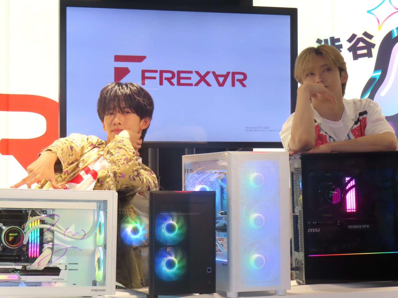 ゲーミングPCの新ブランド発表会に登壇した超特急リョウガ（左）とユーキ