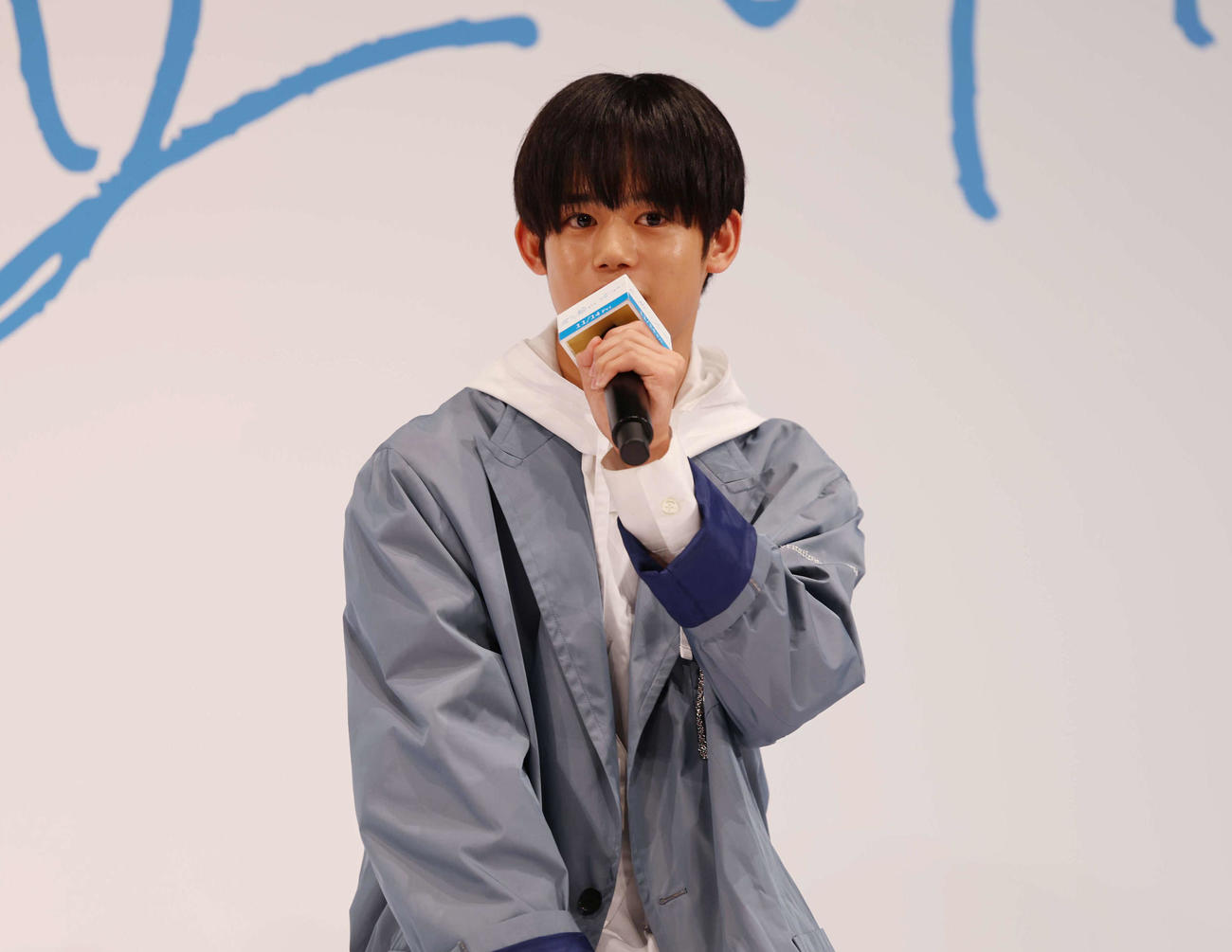 ジャパンプレミアに登壇しあいさつをする武市尚士（撮影・増田悦実）