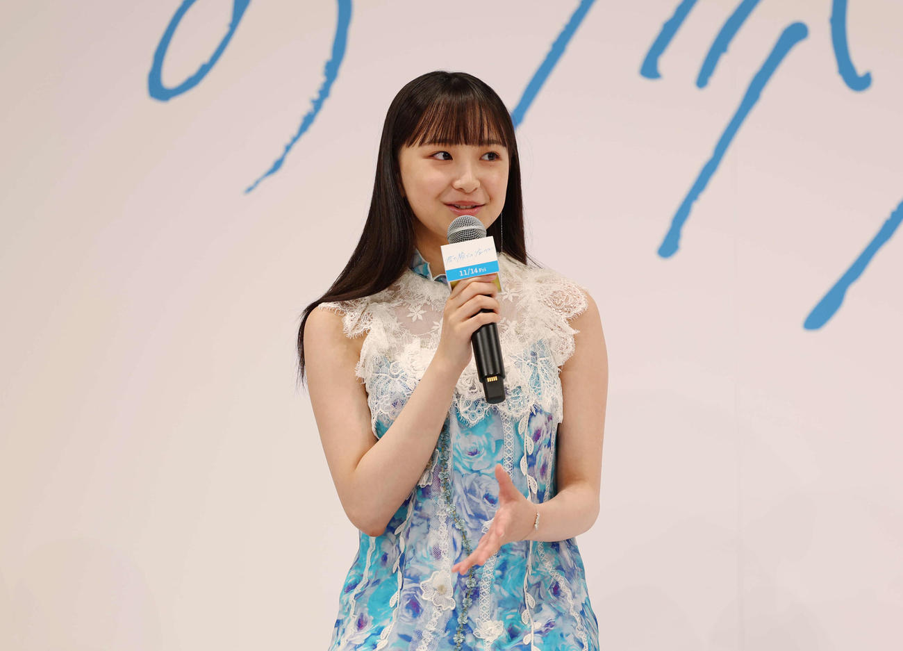 ジャパンプレミアに登壇しあいさつをする西川愛莉（撮影・増田悦実）