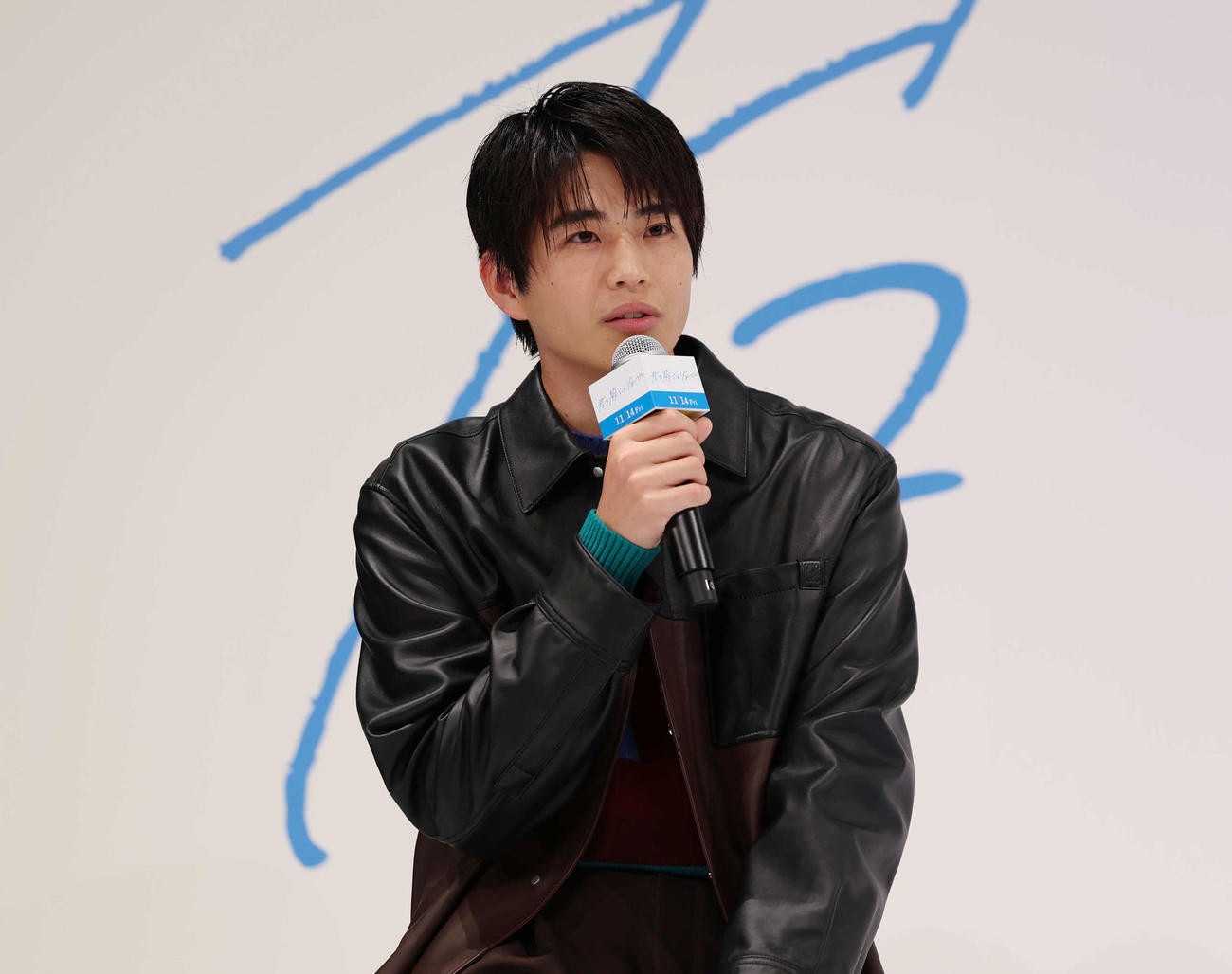 ジャパンプレミアに登壇しあいさつをする中沢元紀（撮影・増田悦実）