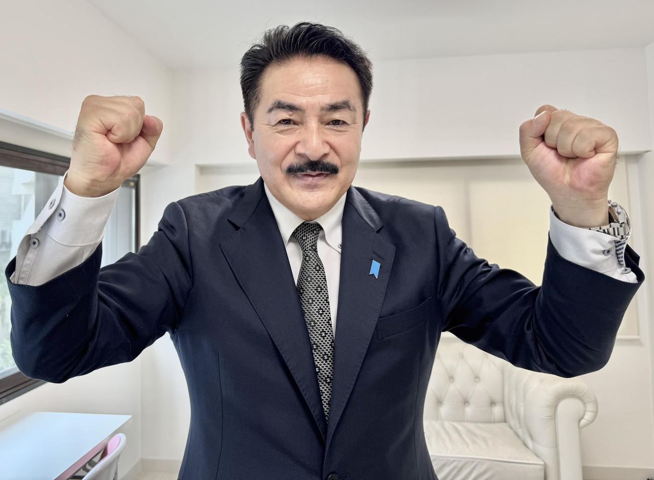 芸能事務所「ファーストエージェント」に所属した佐藤正久前参議院議員
