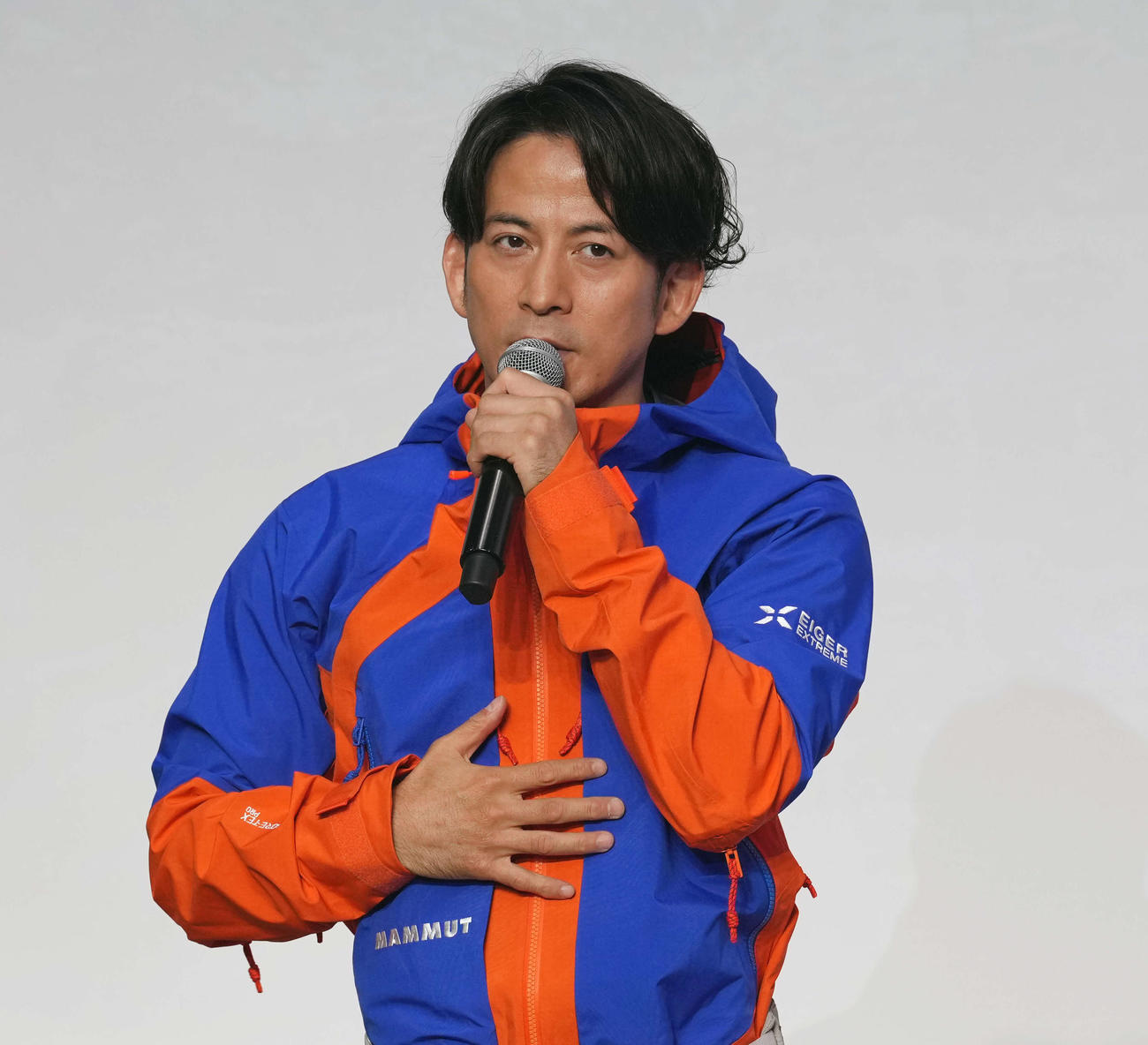マムート秋冬コレクション発表会～マムート・イノベーション2025～に登場する岡田准一（撮影・小島史椰）