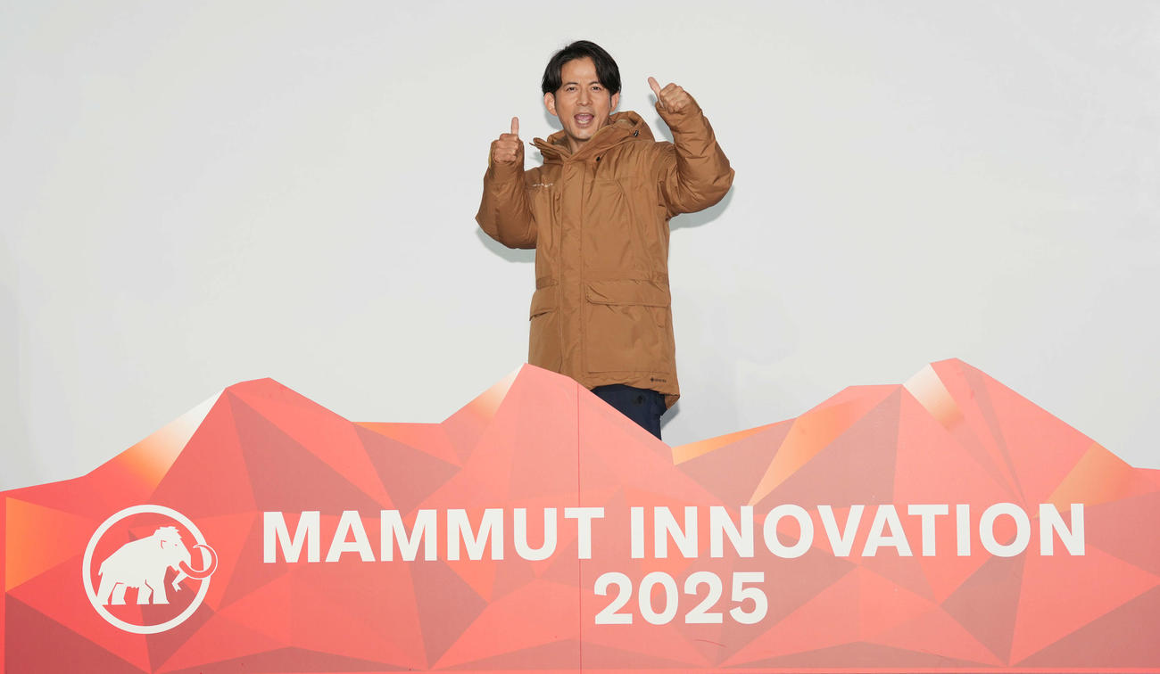 マムート秋冬コレクション発表会～マムート・イノベーション2025～に登場する岡田准一（撮影・小島史椰）