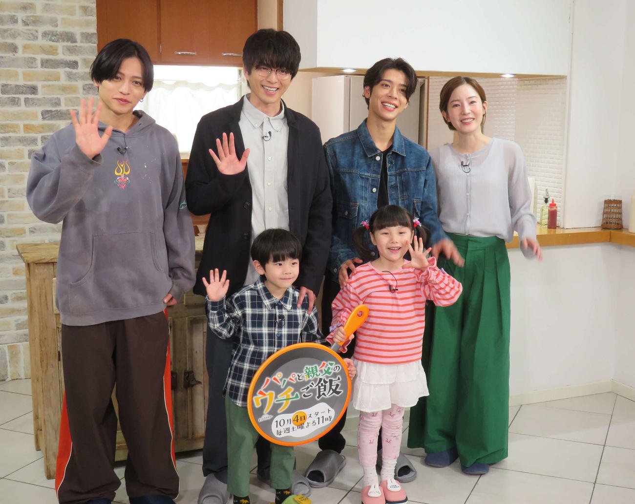 テレビ朝日系ドラマ「パパと親父のウチご飯」の取材会を行った、前列左から櫻、棚橋乃望、後列左から猪俣周杜、白洲迅、松島聡、蓮佛美沙子