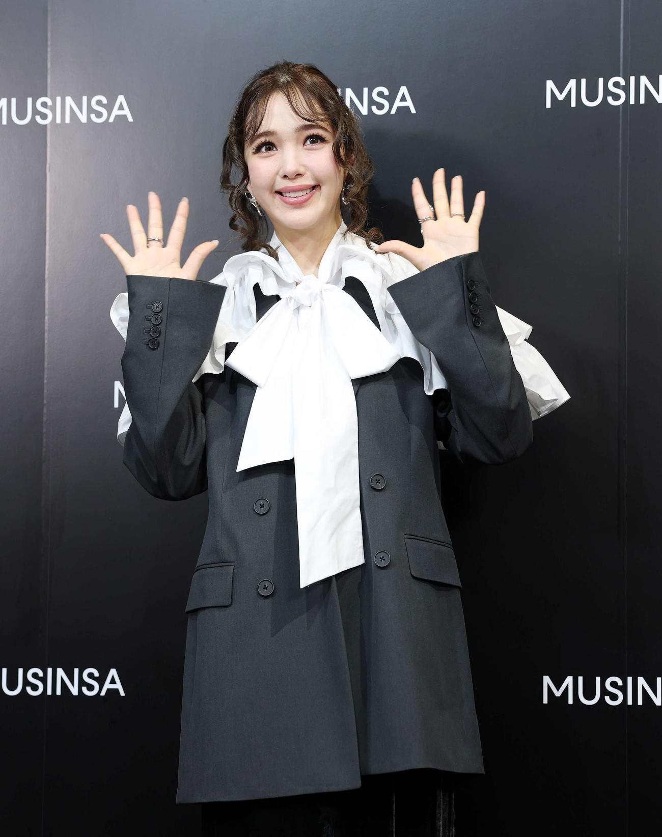 「MUSINSA TOKYO POP－UP STORE 2025」オープニングイベントに臨む藤田ニコル（撮影・鈴木正人）