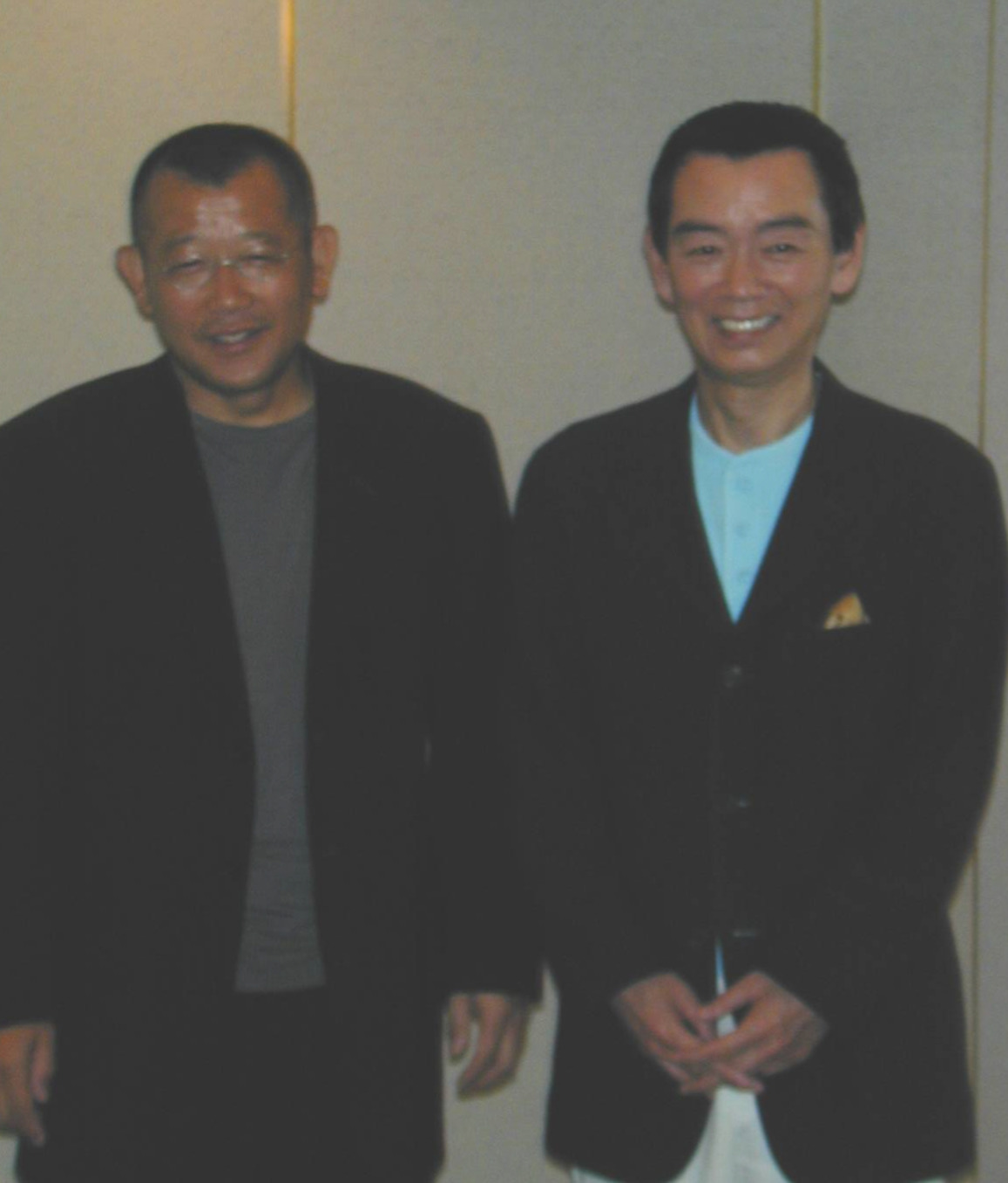 笑福亭鶴瓶（左）と新野新（10年8月）