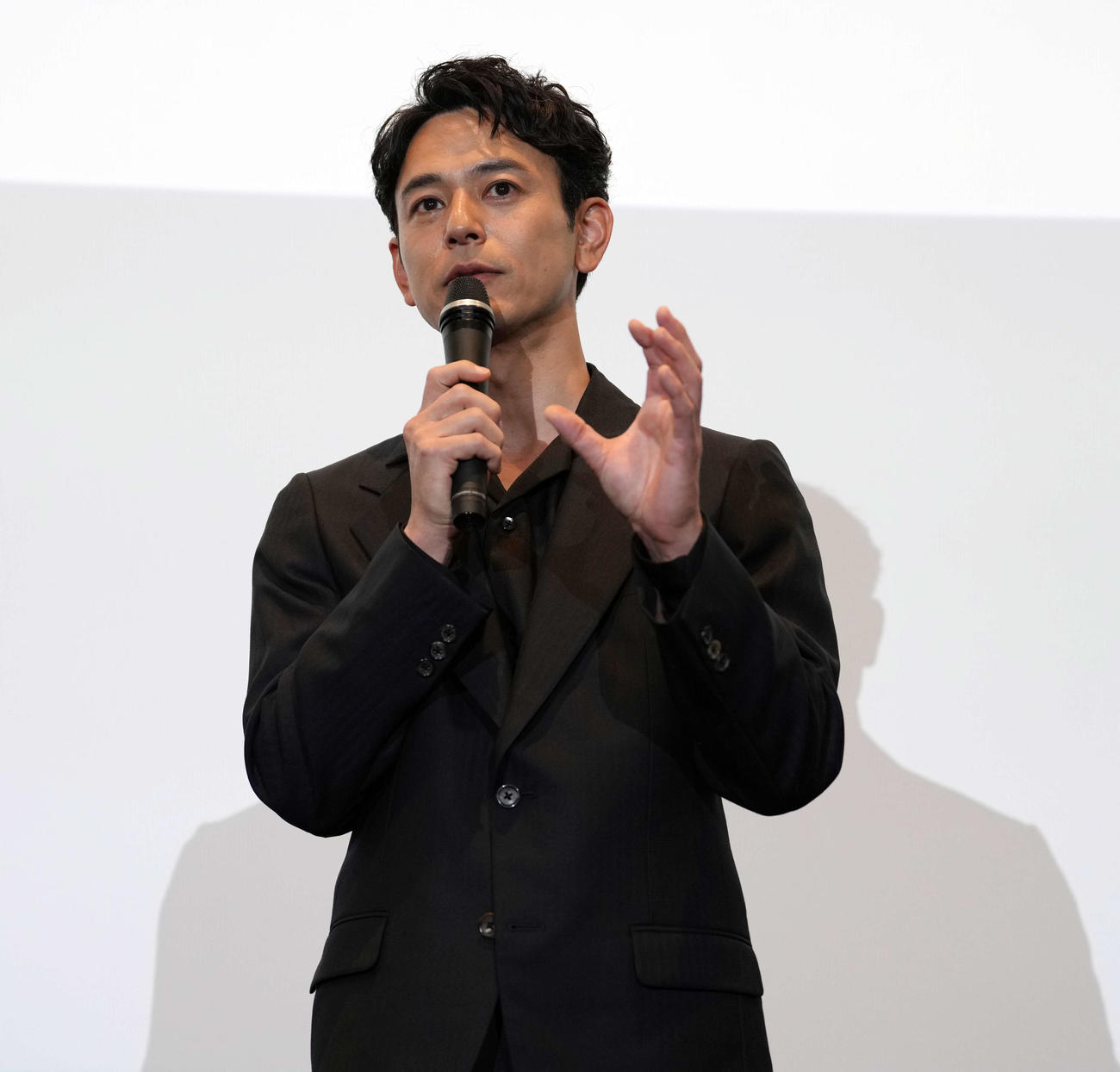 映画「宝島」東京キャラバンイベントに登場し思いを語る妻夫木聡（撮影・小島史椰）