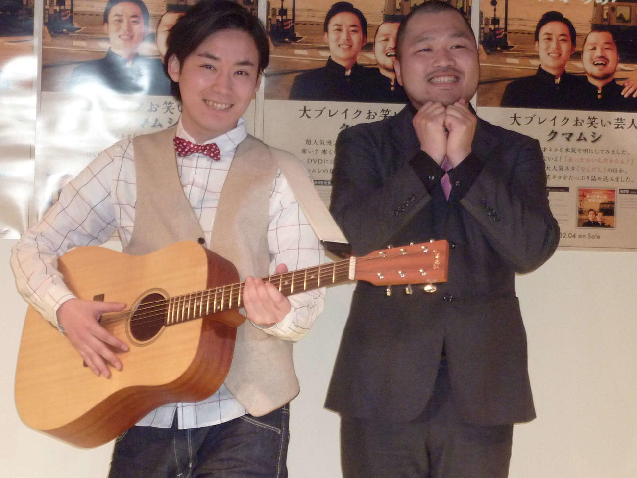 「あったかいんだからぁ♪」がヒットのクマムシの佐藤大樹（左）と長谷川俊輔（15年２月）