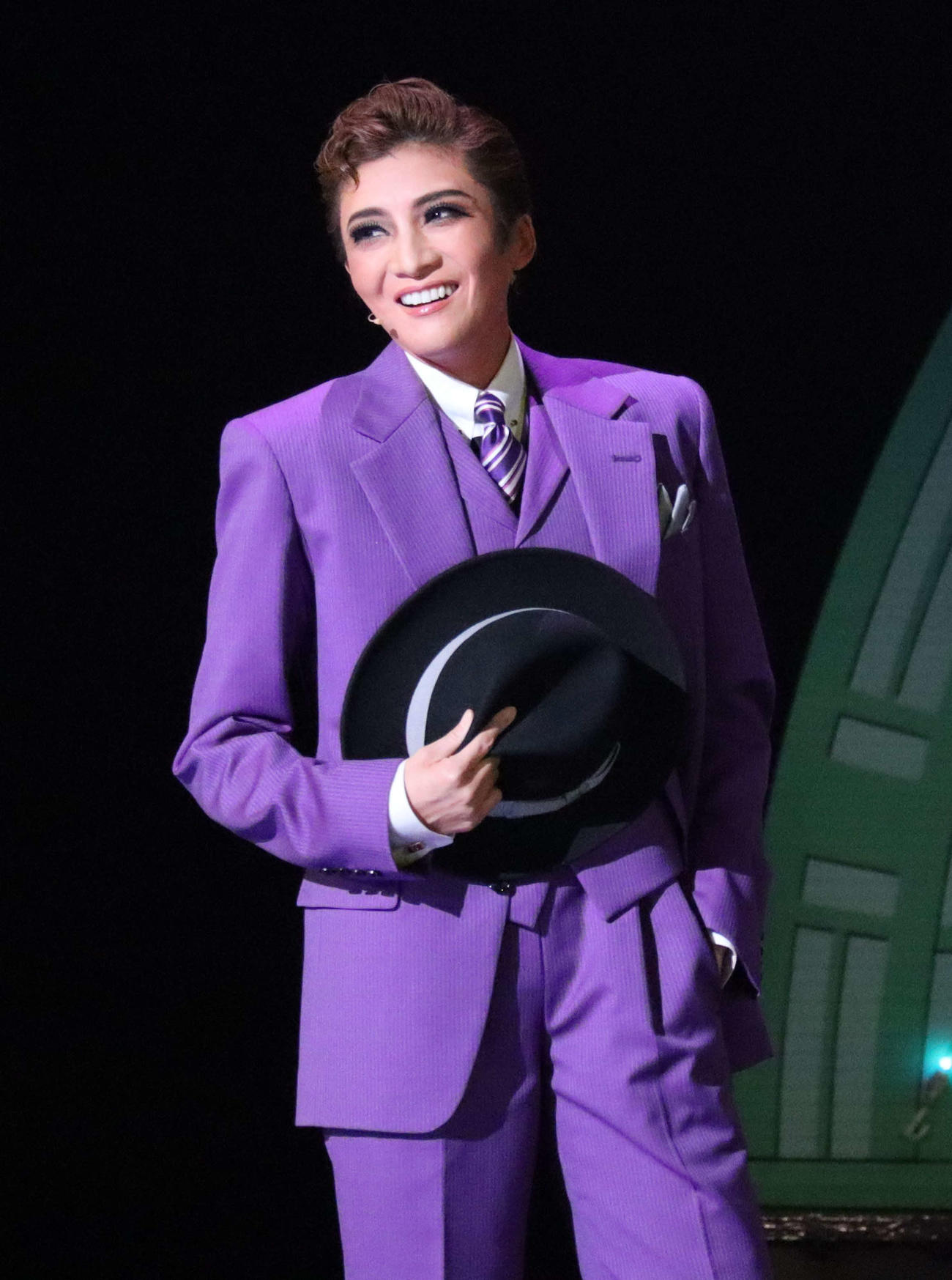 「GUYS AND DOLLS」に出演する月組トップ鳳月杏