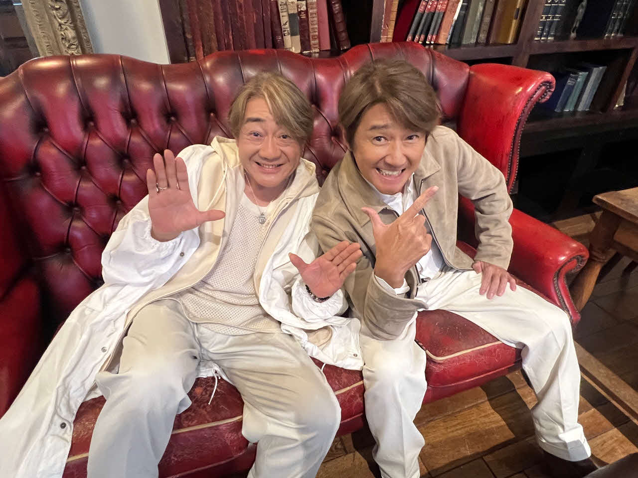 ライブツアー「MasahikoとYoshio」の開催が発表された野村義男（左）と近藤真彦