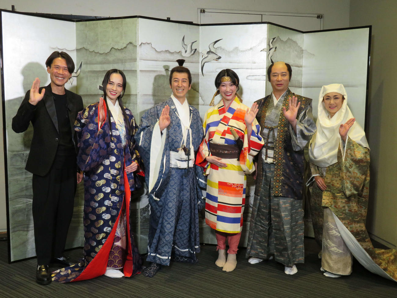 舞台「PRINCESS TOKUGAWA」の正制作発表。左から脚本・演出の野口大輔氏、大湖せしる、和泉元彌、桜井凜、いしだ壱成、麻乃佳世