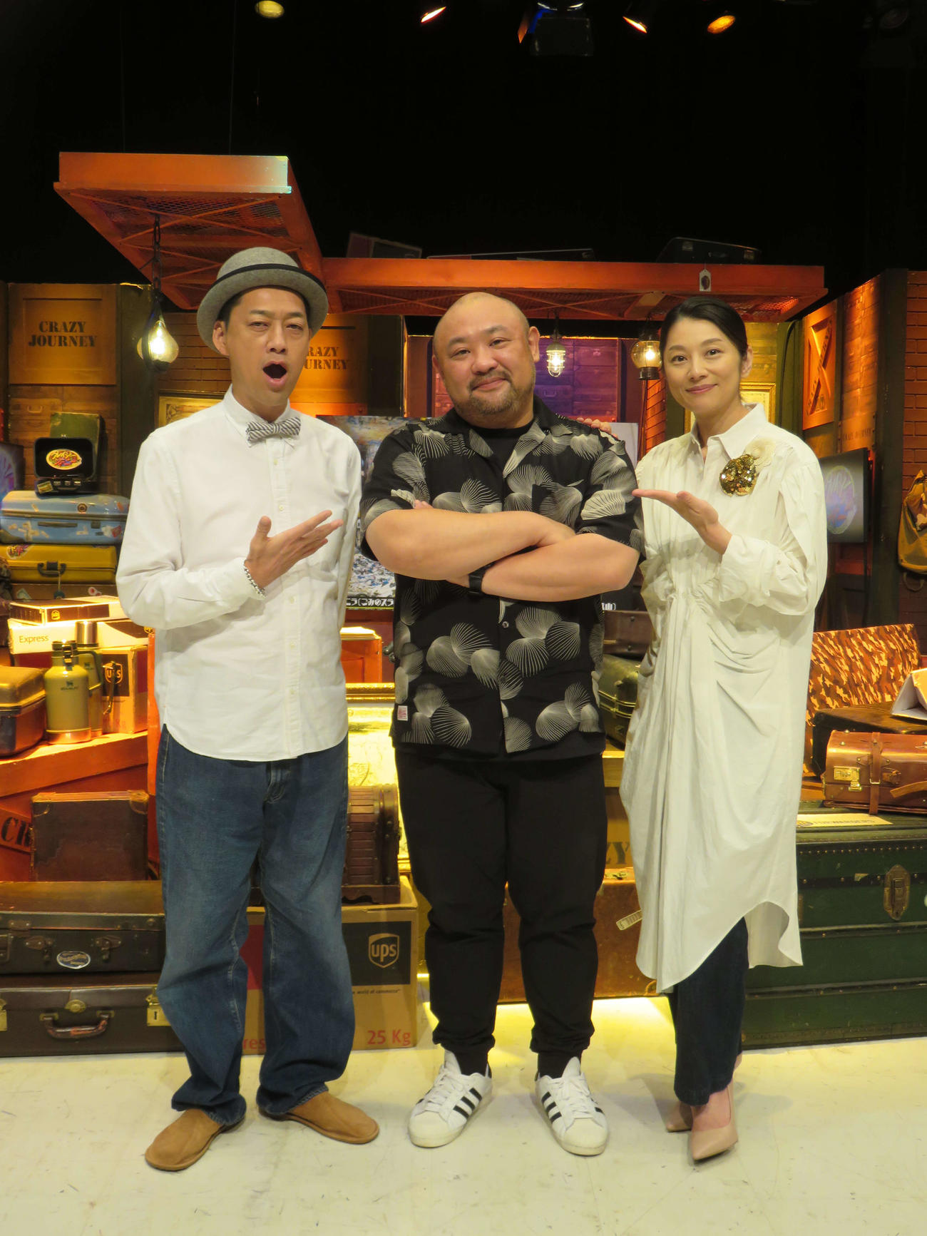 10月6日放送の「クレイジージャーニーSP」に出演する、左から設楽統、丸山ゴンザレスさん、小池栄子