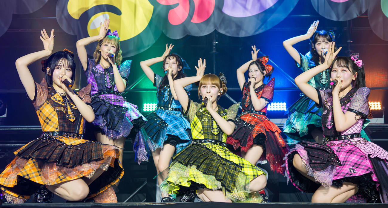 「FRUITS ZIPPER Road To TOKYO DOME～はちゃめちゃわちゃライブ！～」を行ったFRUITS ZIPPER（下山春香氏撮影）