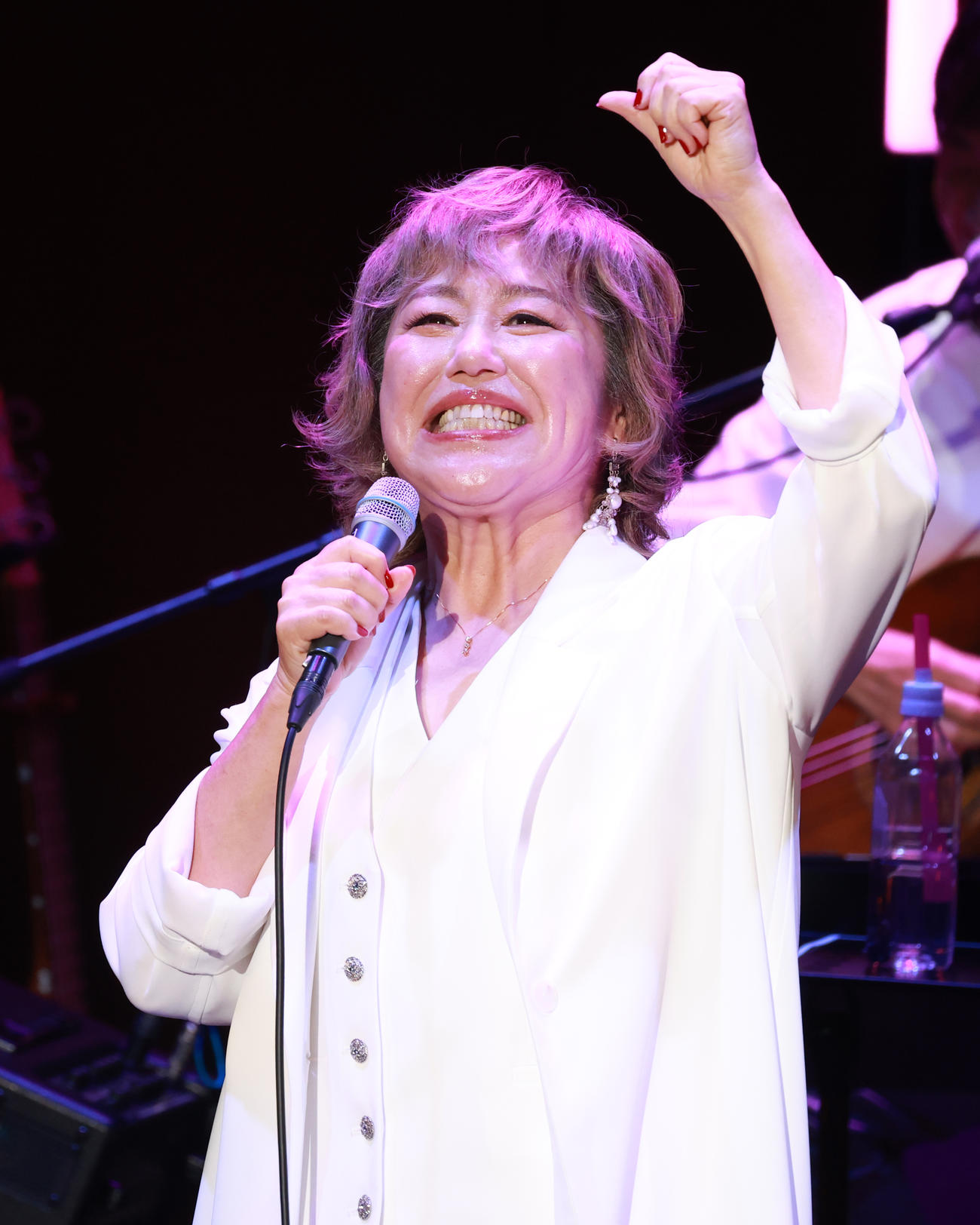 デビュー記念日コンサートで熱唱する澤田知可子（撮影・中島郁夫）