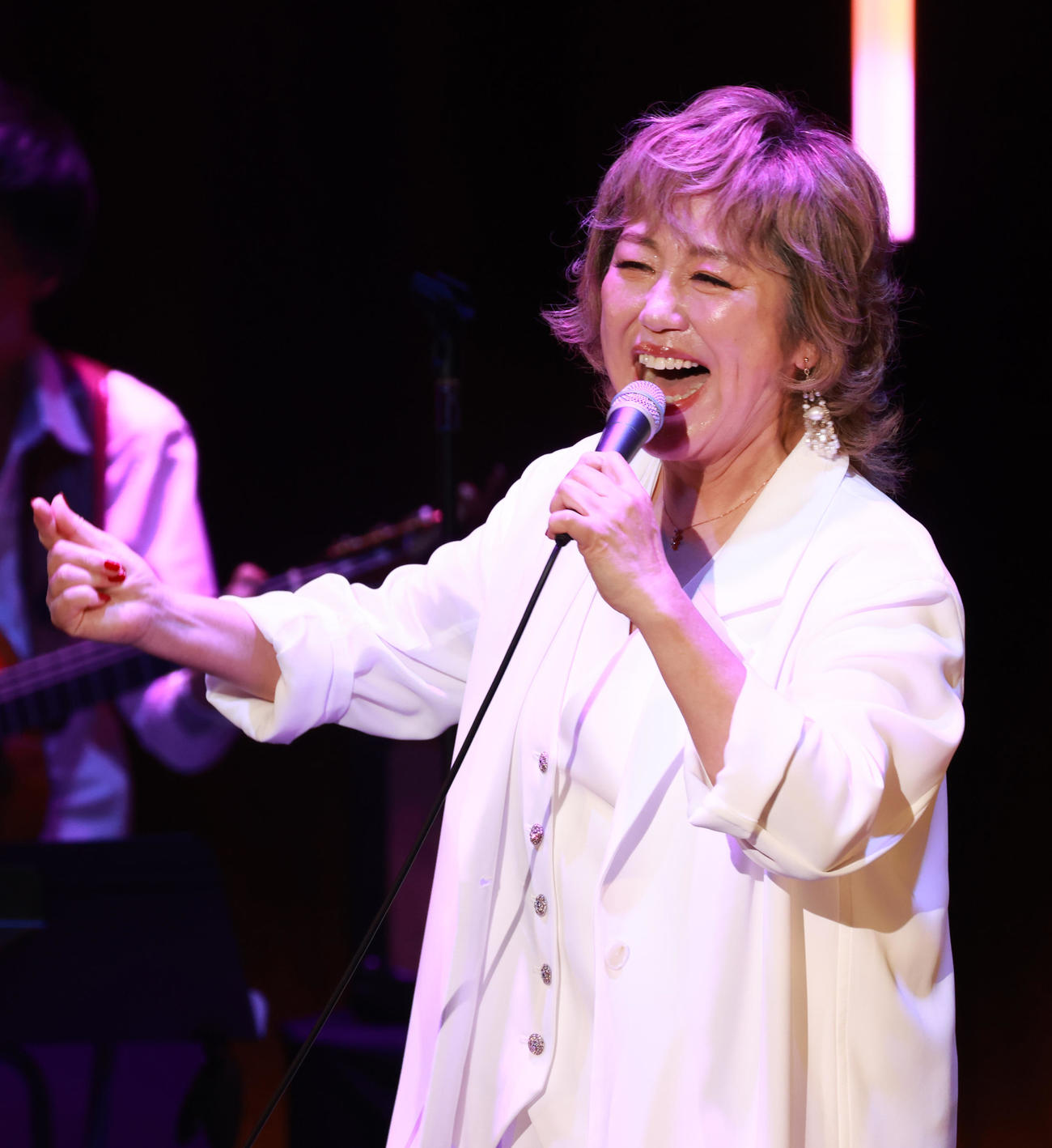 デビュー記念日コンサートで熱唱する澤田知可子（撮影・中島郁夫）