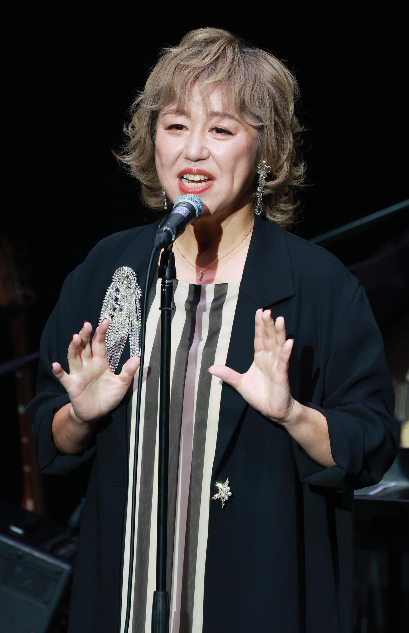 デビュー記念日コンサートで熱唱する澤田知可子（撮影・中島郁夫）