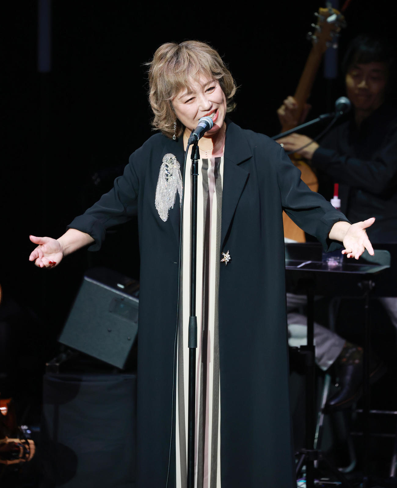 デビュー記念日コンサートで熱唱する澤田知可子（撮影・中島郁夫）