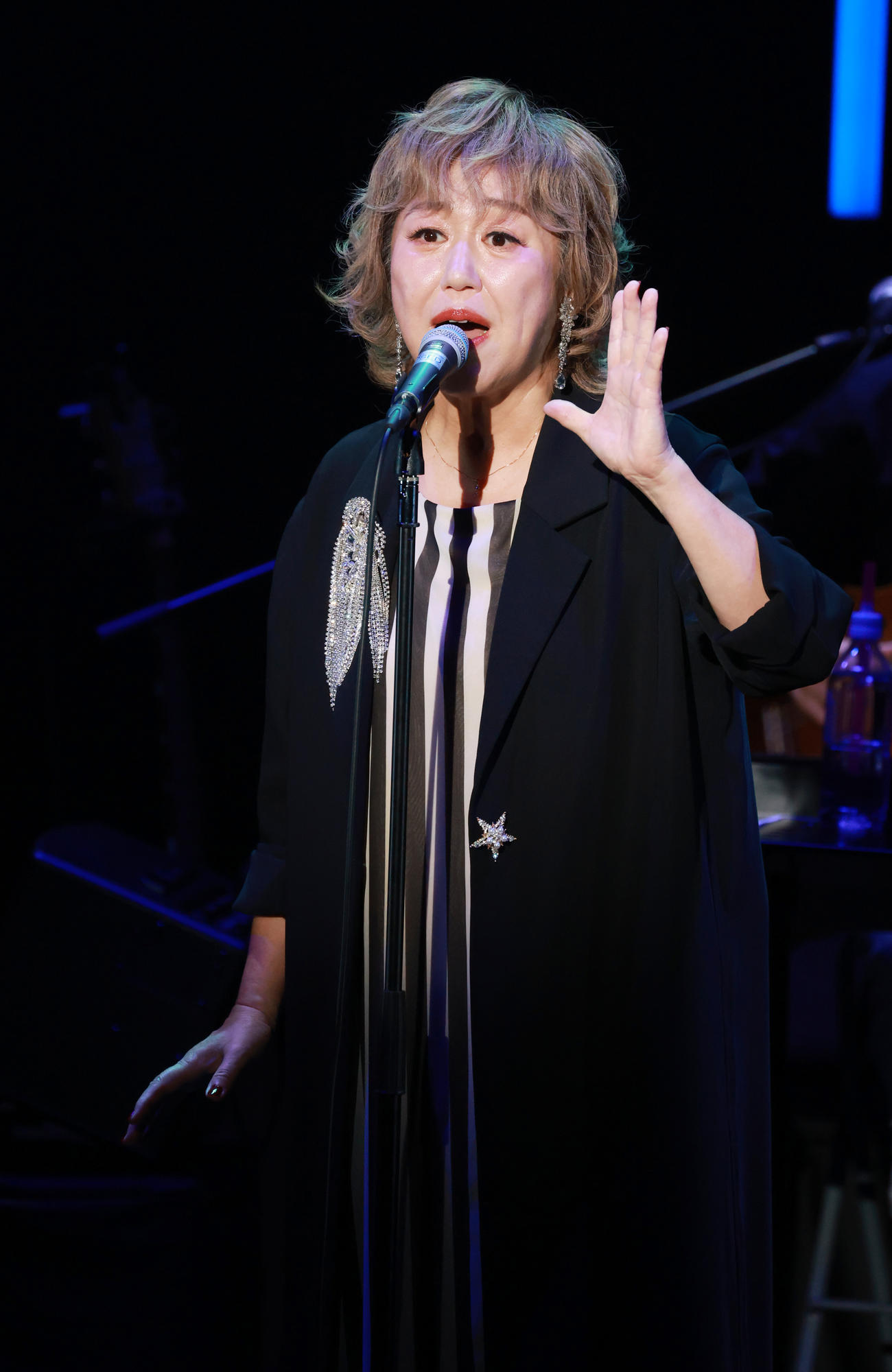 デビュー記念日コンサートで熱唱する澤田知可子（撮影・中島郁夫）