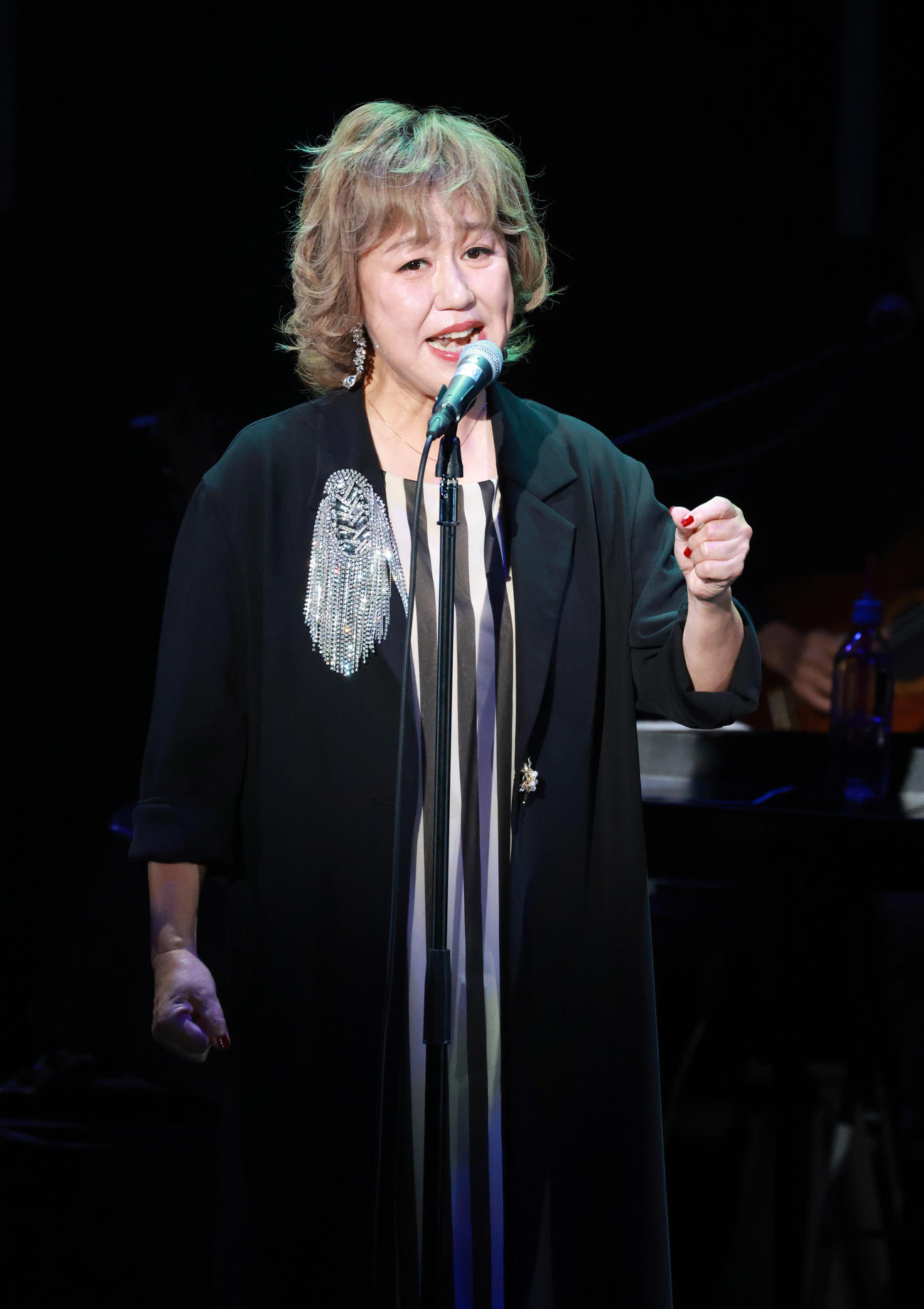 デビュー記念日コンサートで熱唱する澤田知可子（撮影・中島郁夫）