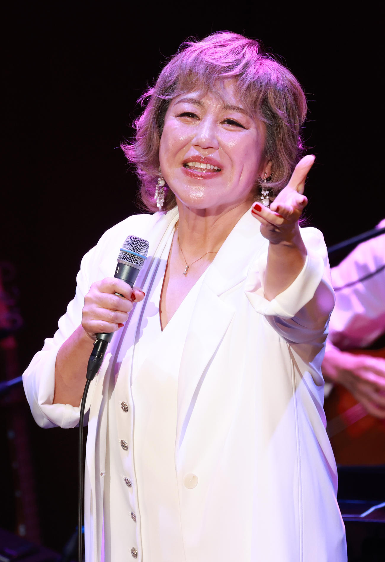 デビュー記念日コンサートで熱唱する澤田知可子（撮影・中島郁夫）