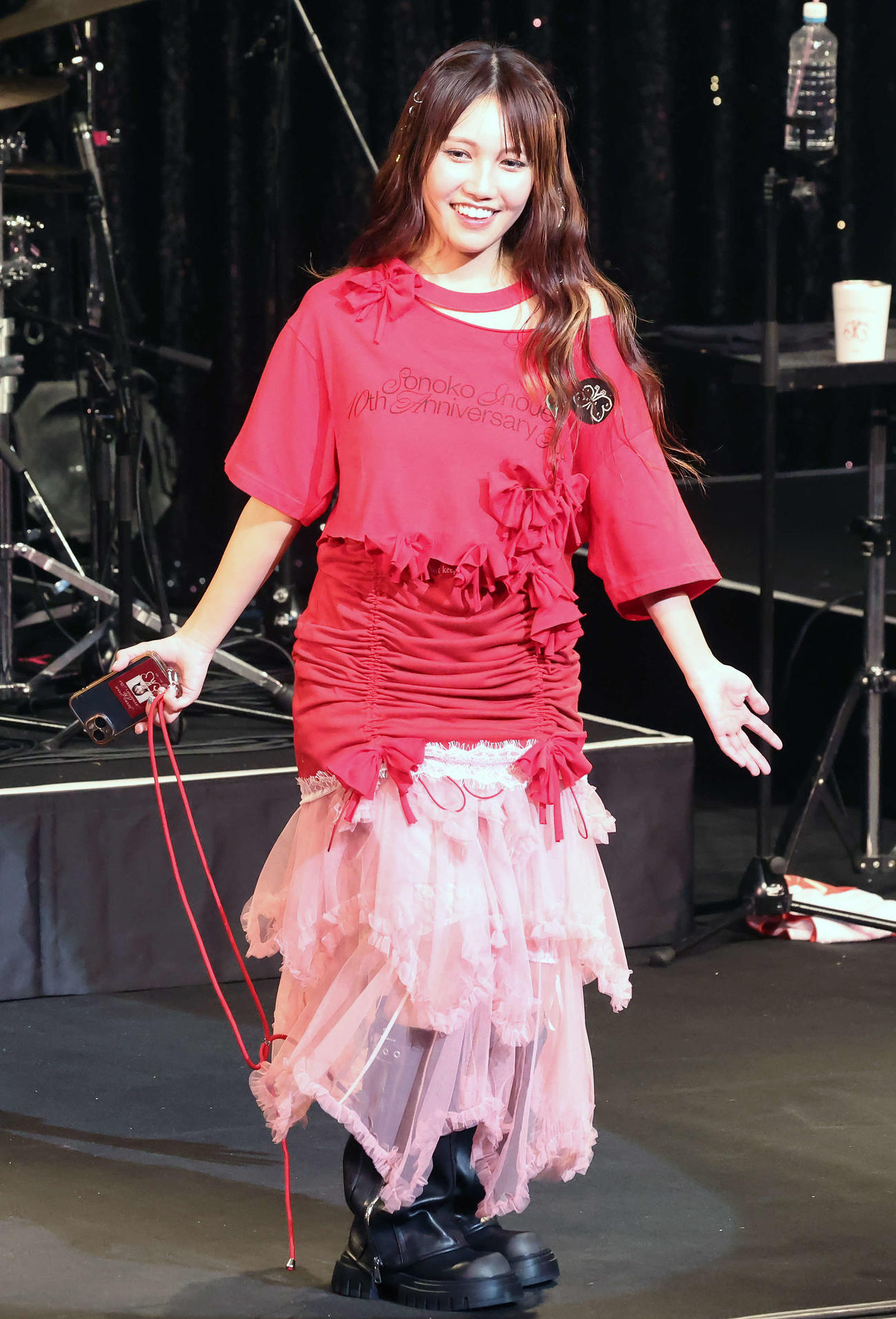 井上苑子　10th Anniversary Tour「10年前は高校生。大人になったね」アンコール後の井上苑子（撮影・山本朝陽）