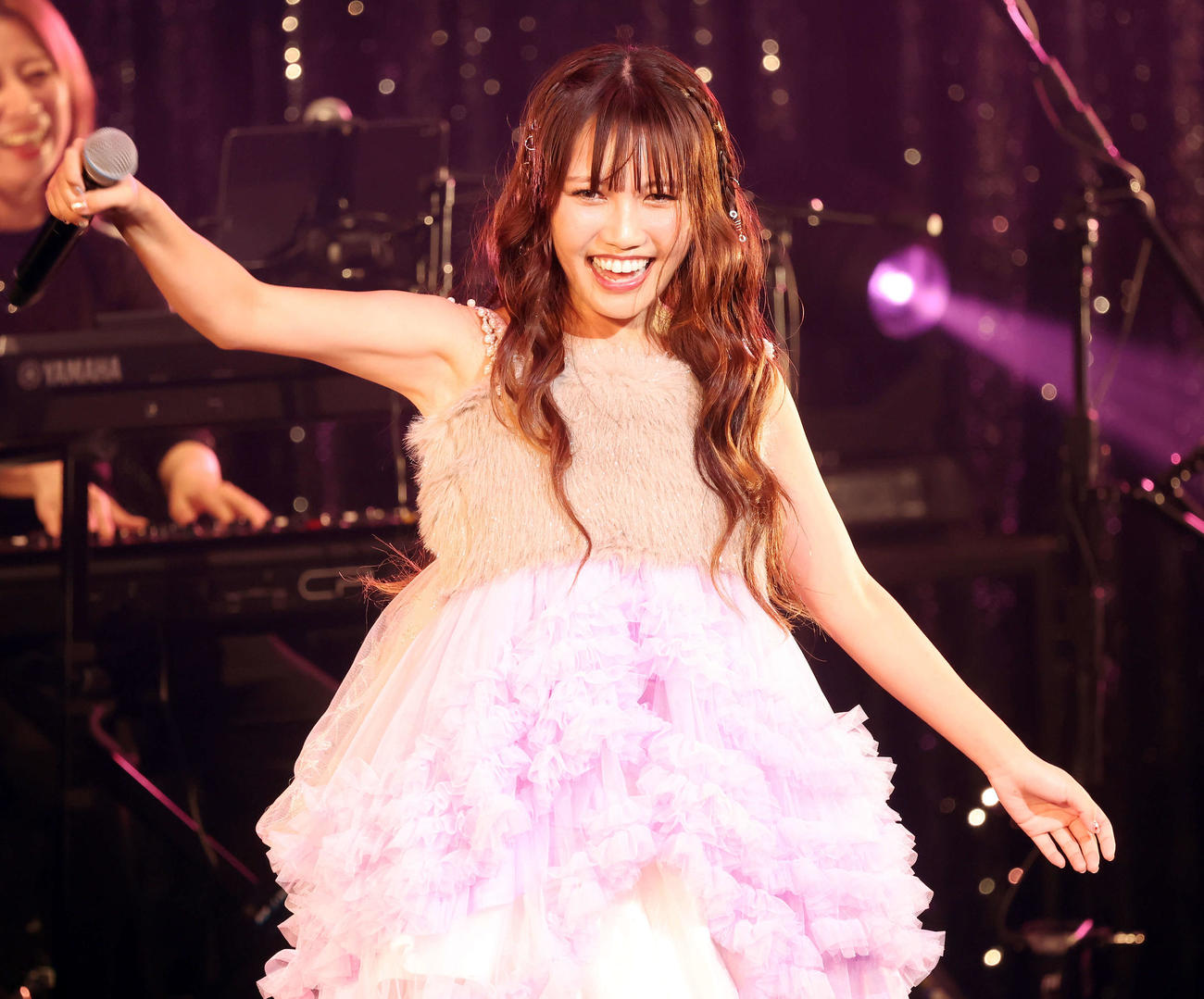 井上苑子　10th Anniversary Tour「10年前は高校生。大人になったね」で笑顔を見せる井上苑子（撮影・山本朝陽）