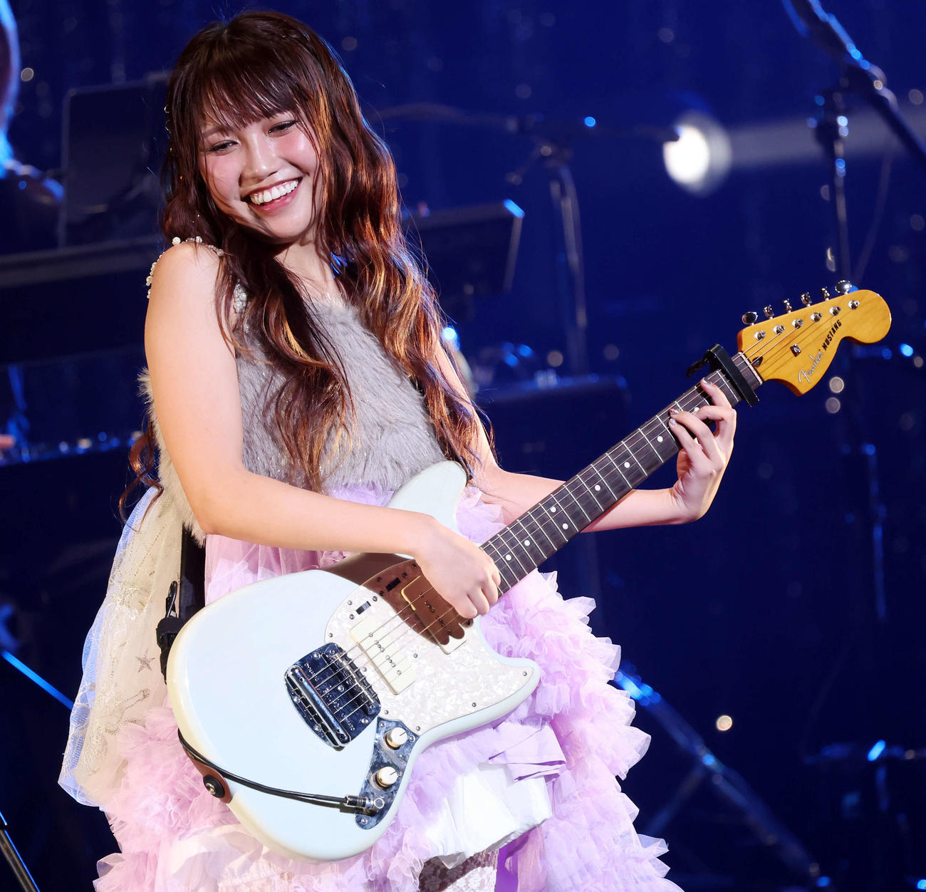 井上苑子　10th Anniversary Tour「10年前は高校生。大人になったね」で演奏する井上苑子（撮影・山本朝陽）