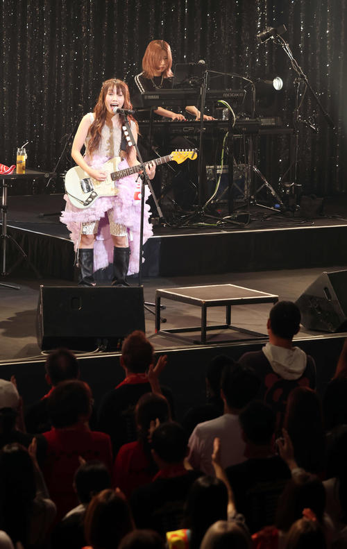 井上苑子が活動休止前最後のバンドライブで涙と笑顔「すごい女になって