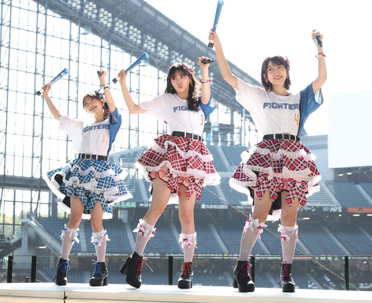エスコンときめき大使に就任し踊りを披露する「超ときめき♡宣伝部」