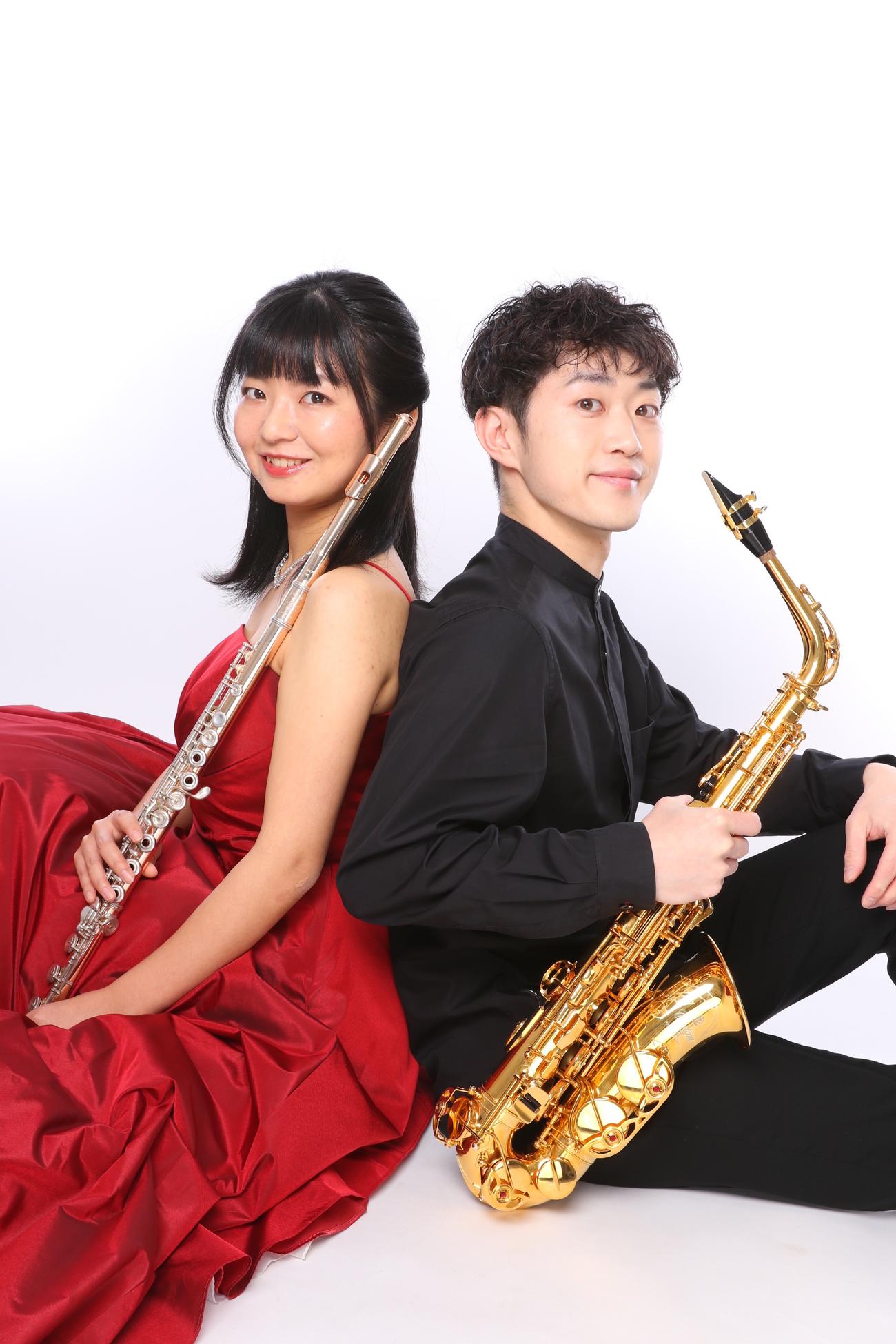 チェルカフルックスの野田枝里（左）と土岐光英