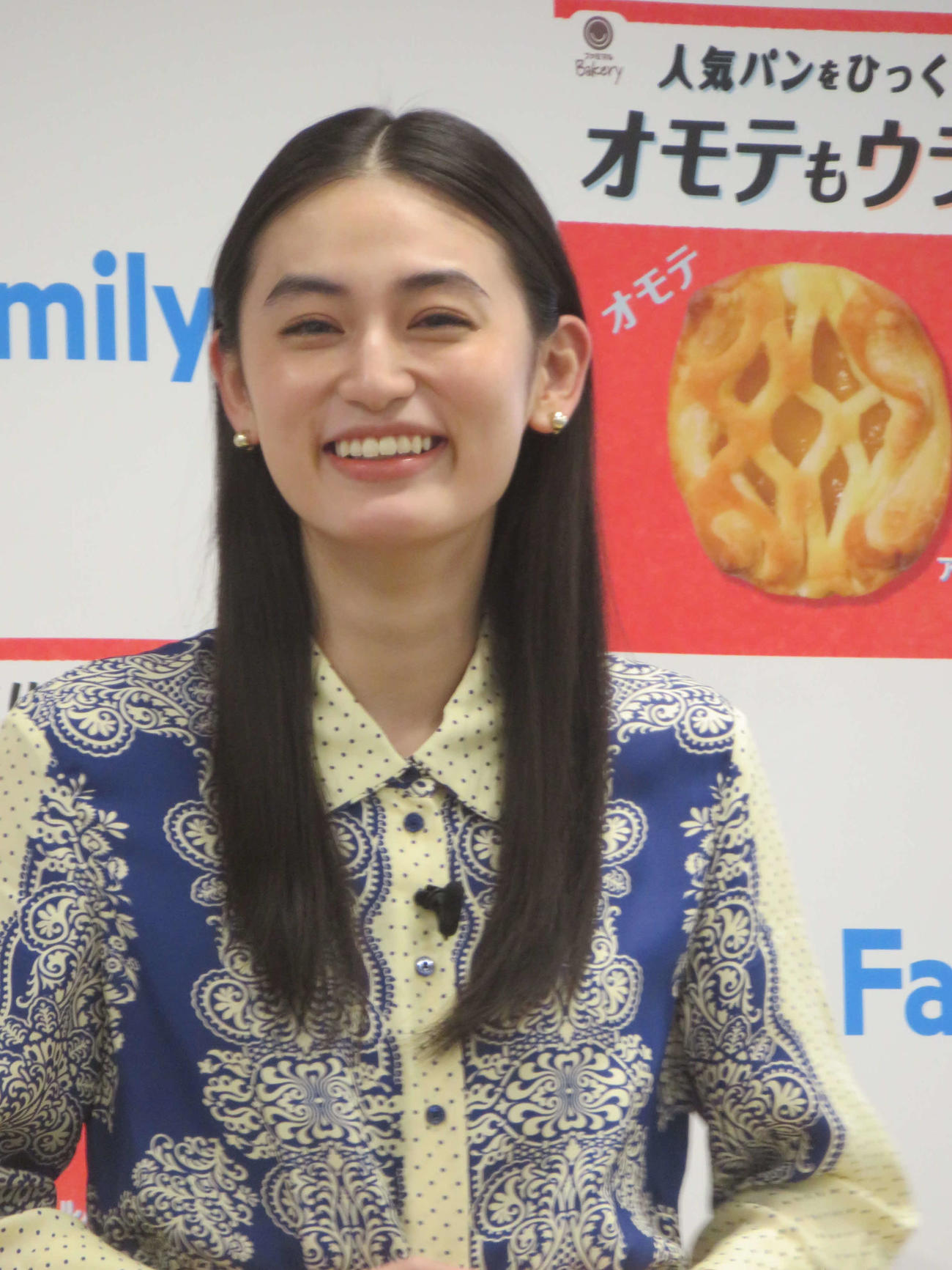 ファミリーマート「オモテもウラもおいしいパン」発表会に出席した八木莉可子（撮影・川田和博）