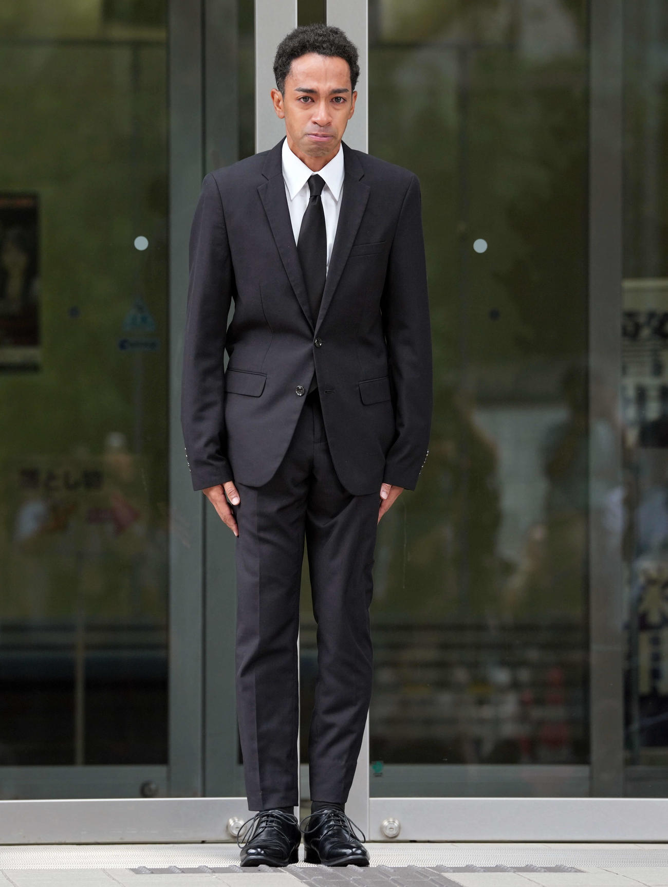 謝罪の言葉を述べ目に涙を浮かべるAえ！group草間リチャード敬太容疑者（撮影・小島史椰）