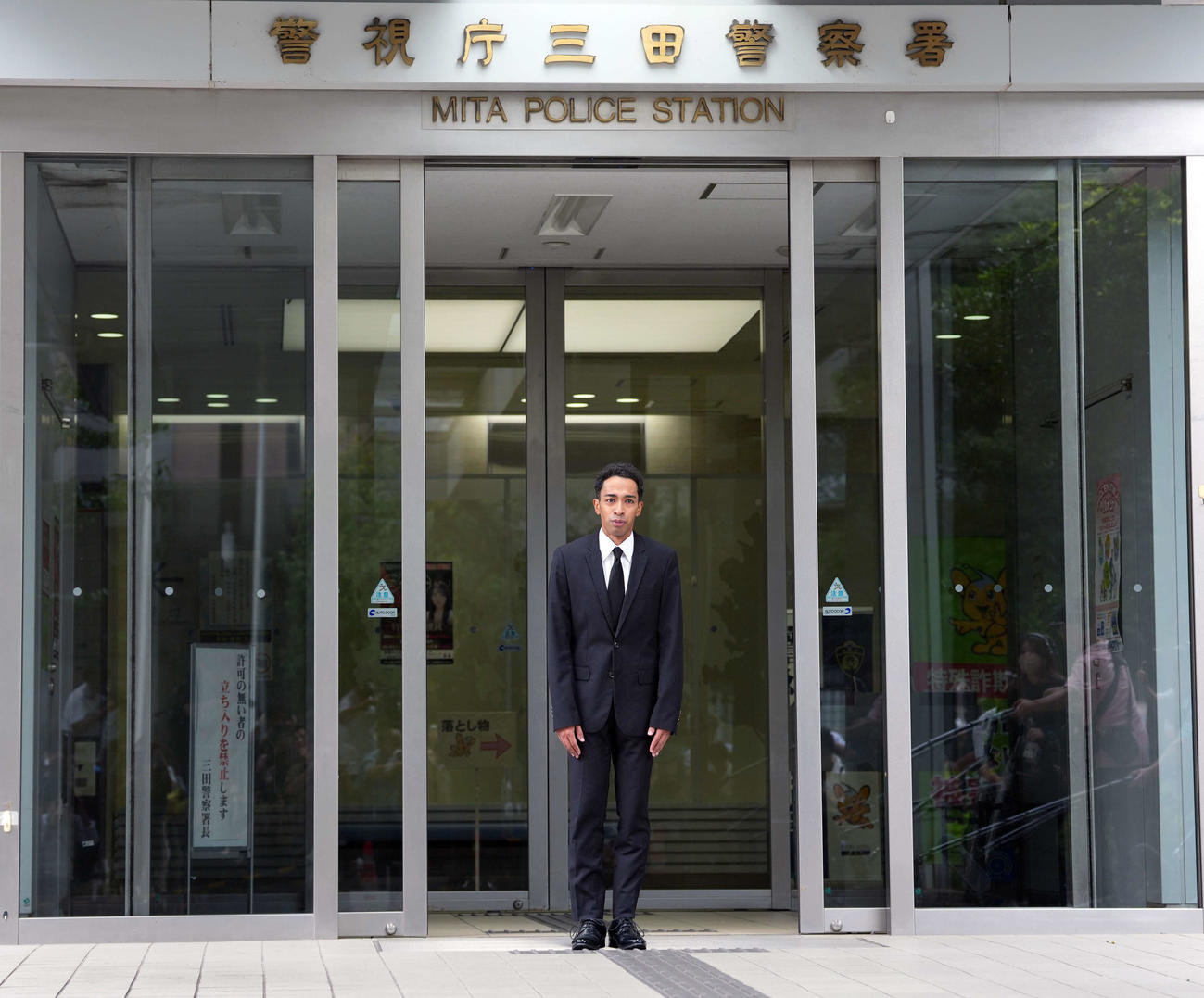 謝罪の言葉を述べるAえ！group草間リチャード敬太容疑者（撮影・小島史椰）