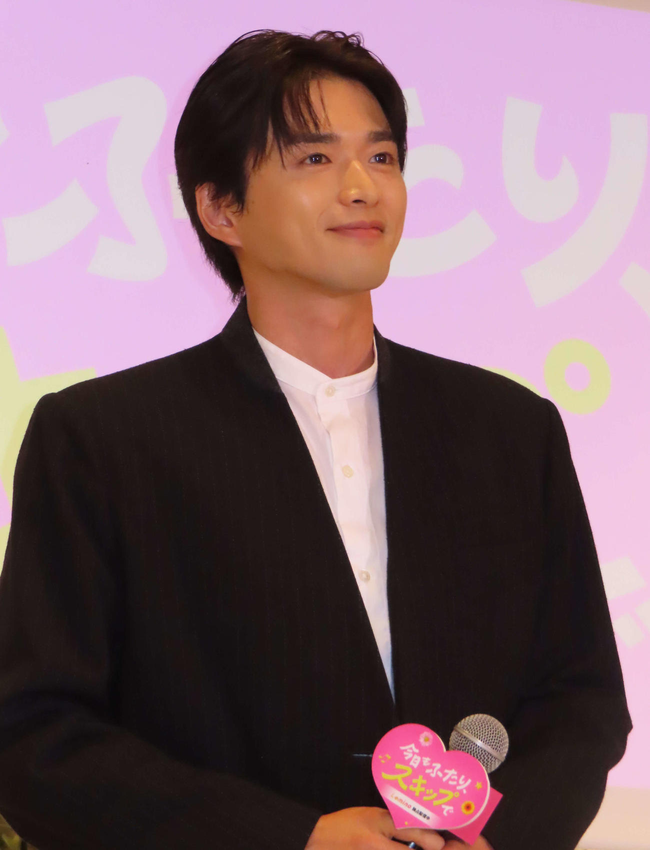 Leminoオリジナルドラマ「今日もふたり、スキップで」の配信記念イベントに出席した白洲迅