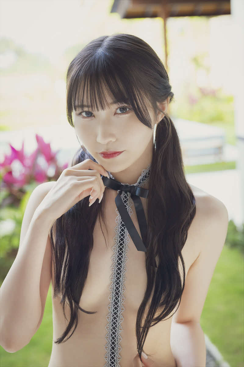 伊織芽衣ファースト写真集「芽色－めいろ－」先行カット（C）KADOKAWA PHOTO／田中智久