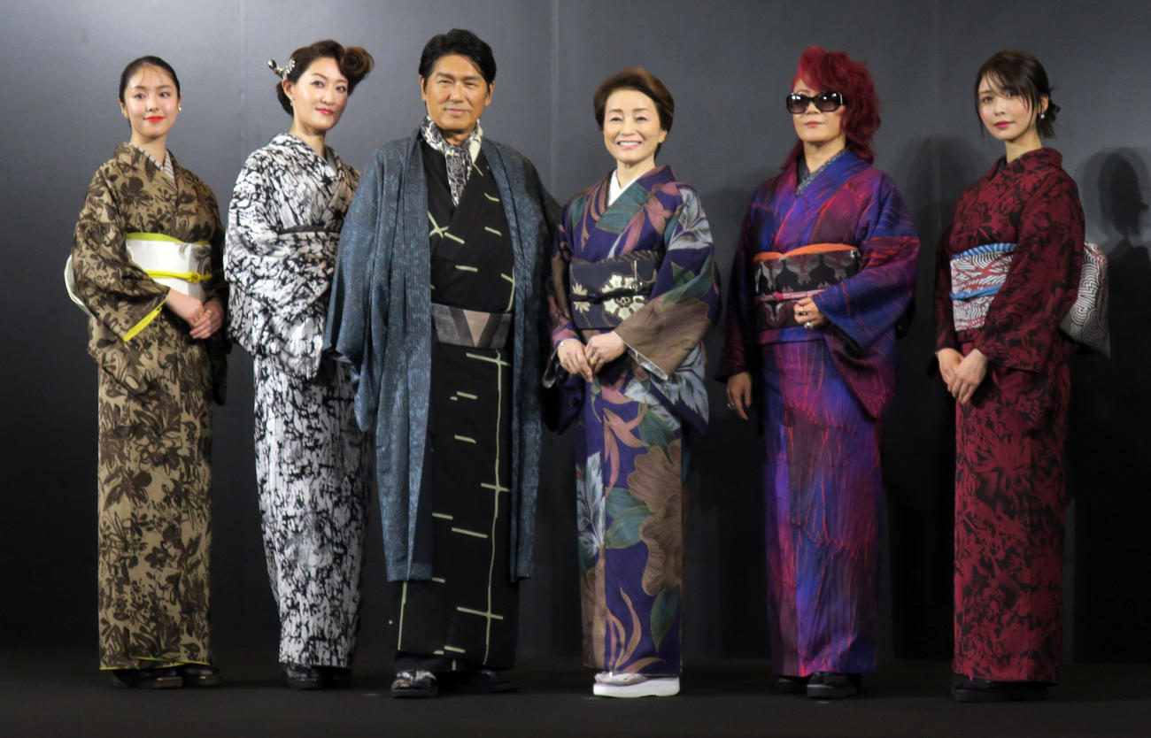 「KIMONOIST（キモノイスト）2025」で。左から、唐田えりか、枝並千花、高橋克典、仁科亜季子、大黒摩季、長濱ねる