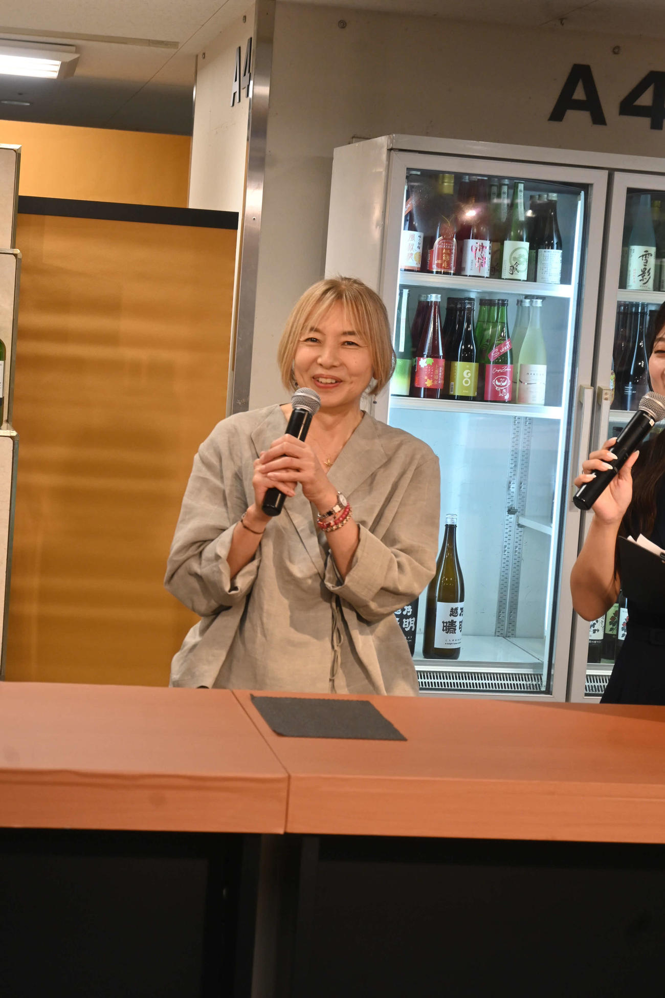 大阪市内で行われたイベント「新潟　食と酒の大祭典」のセレモニーにアンバサダーとして登壇した山口智子（撮影・松浦隆司）